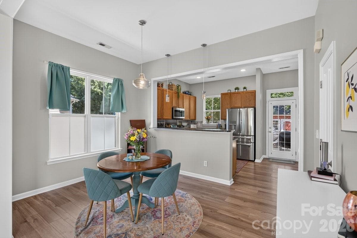 Single Family Residence at 1308 Rising Oak Drive, Charlotte, photo 10 of 31