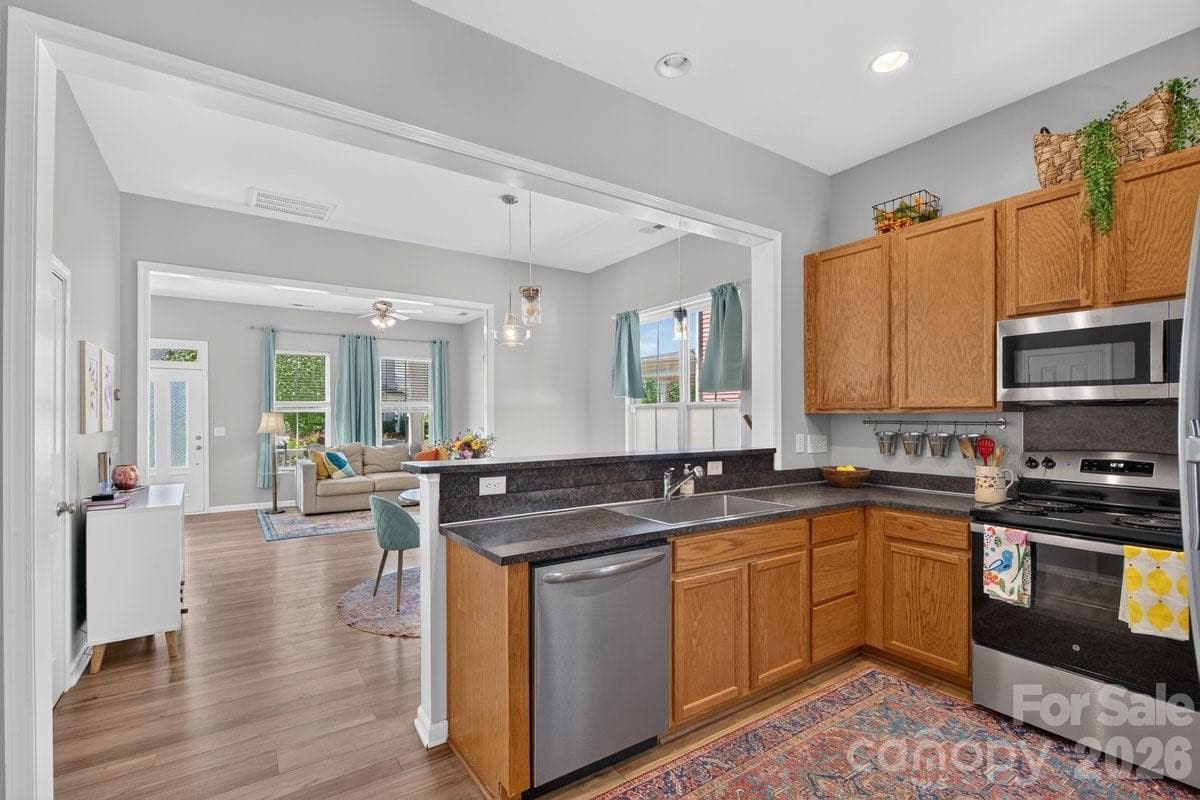 Single Family Residence at 1308 Rising Oak Drive, Charlotte, photo 11 of 31