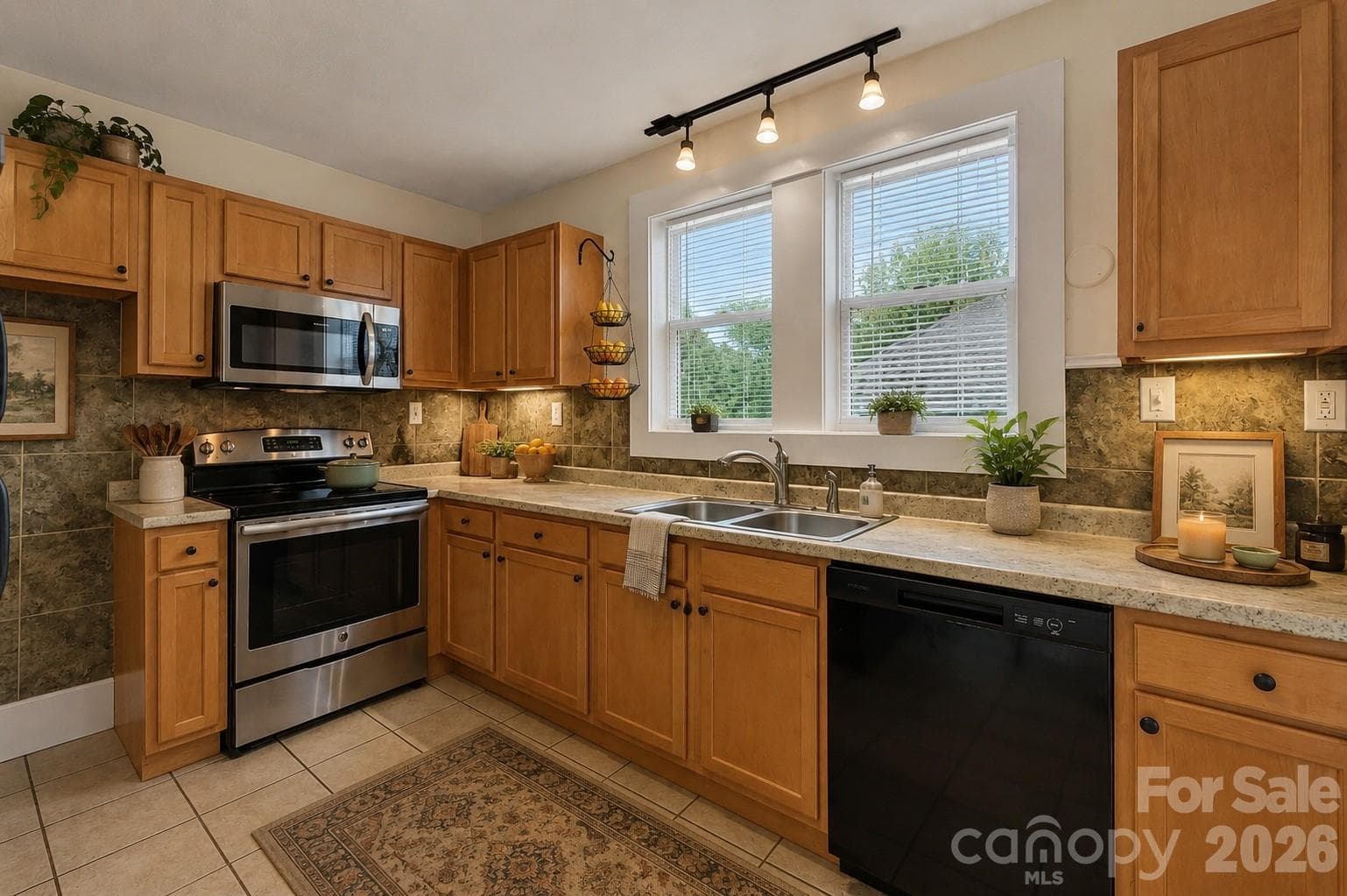 Virtually staged - 10 Enka Oak Street, Candler