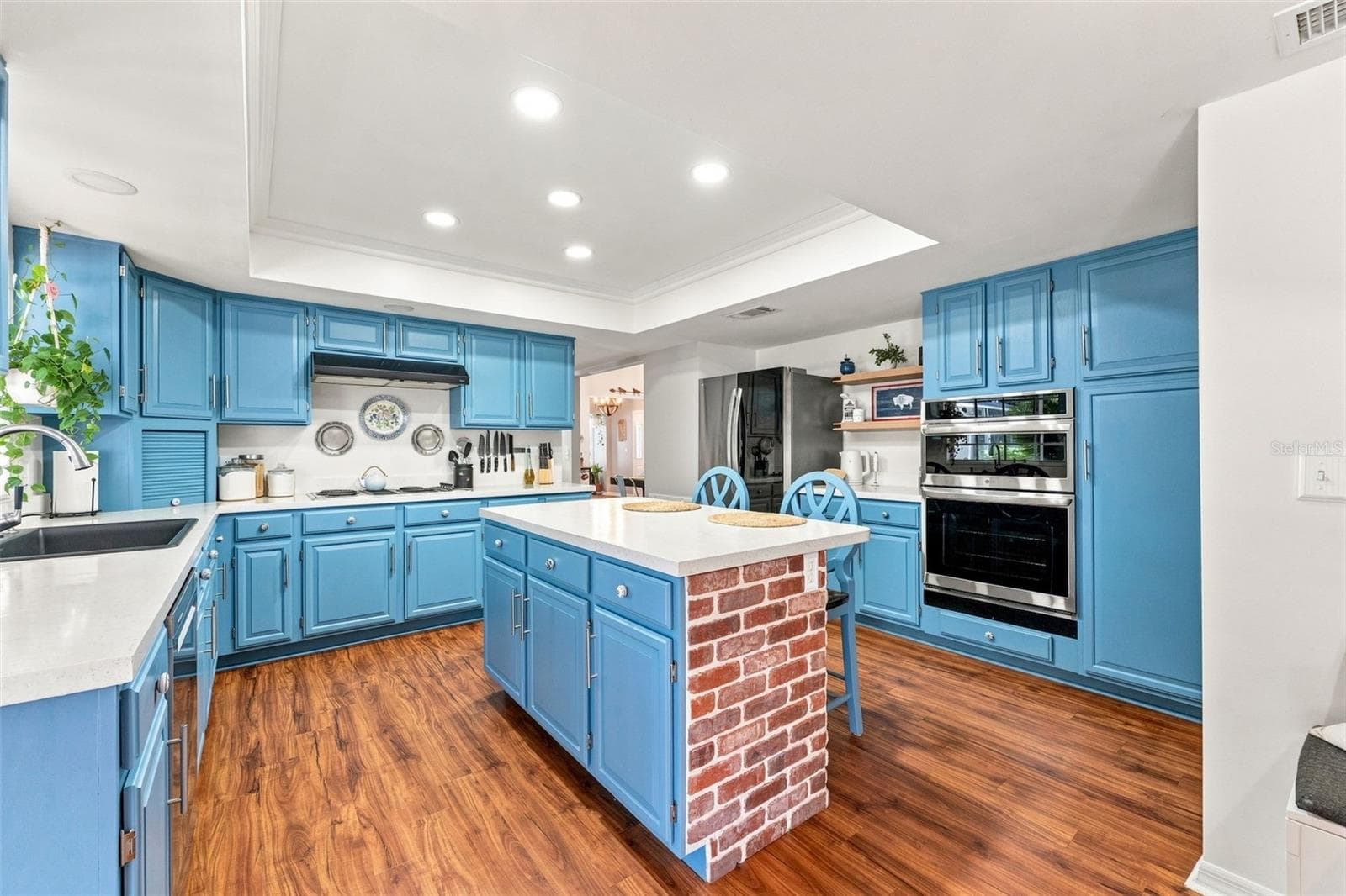 Kitchen with Central Island - 15622 INDIAN QUEEN DR, ODESSA