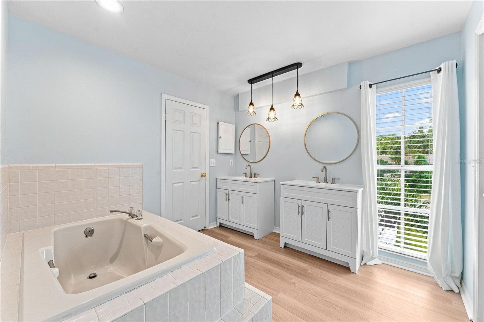 Master Bathroom with with dual Vanity - 15622 INDIAN QUEEN DR, ODESSA