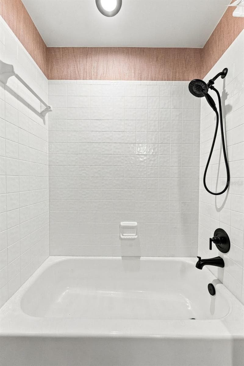 Bathroom #2 with Tub and Shower - 15622 INDIAN QUEEN DR, ODESSA