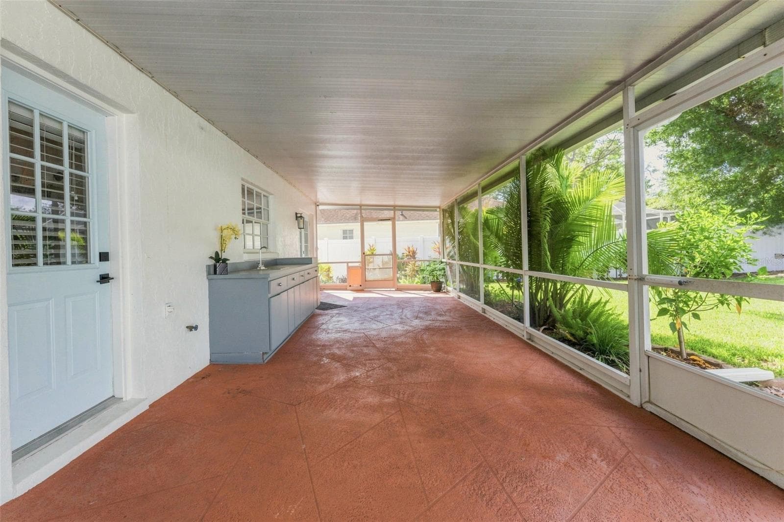 Expansive Covered Lanai - 15622 INDIAN QUEEN DR, ODESSA