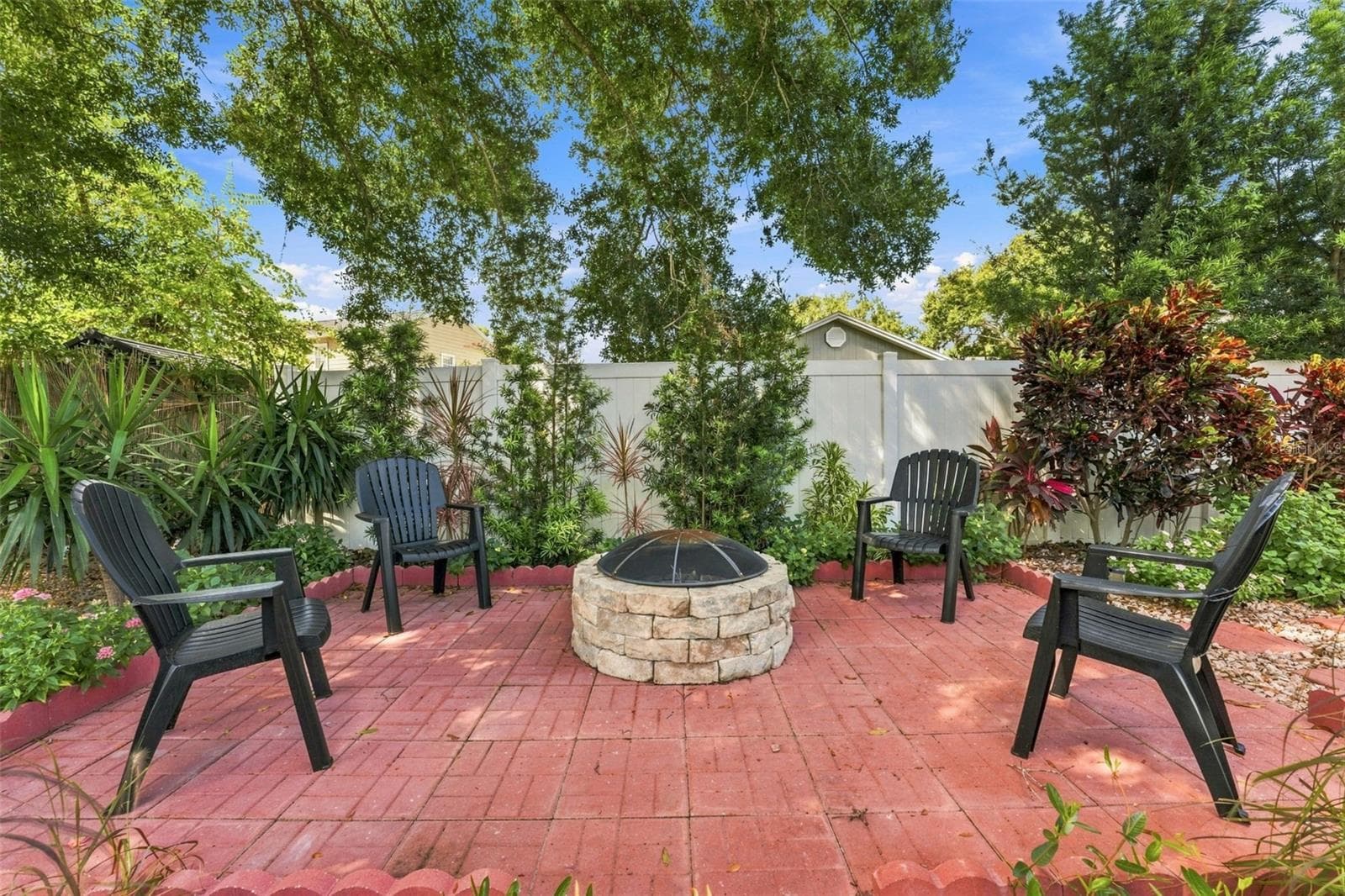 Outdoor Seating with Fire Pit - 15622 INDIAN QUEEN DR, ODESSA