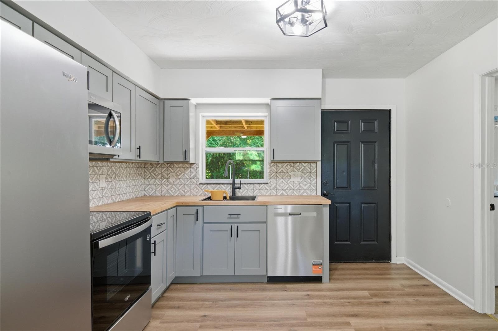 Single Family Residence at 19791 SE 110TH CT, INGLIS, photo 11 of 37