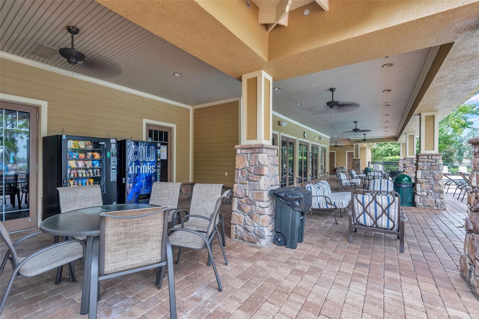 Covered Outdoor Seating Area - 11245 BELLE HAVEN DR, NEW PORT RICHEY