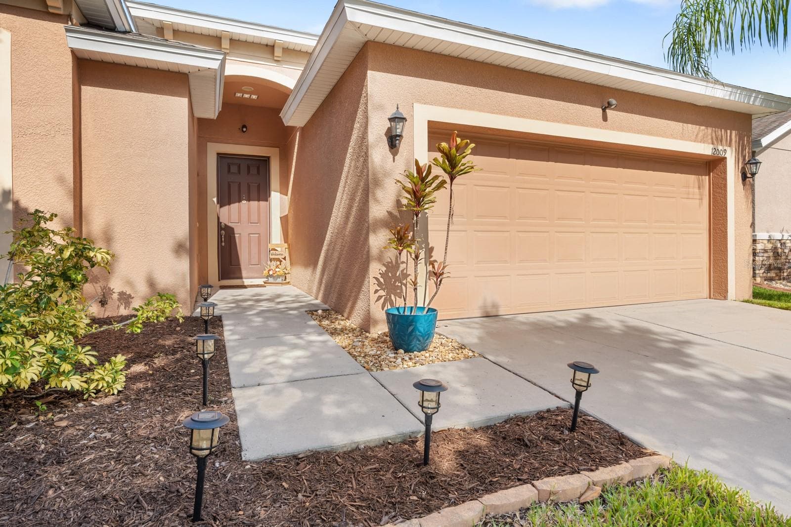 Single Family Residence at 12009 RAMBLING STREAM, RIVERVIEW, photo 3 of 47