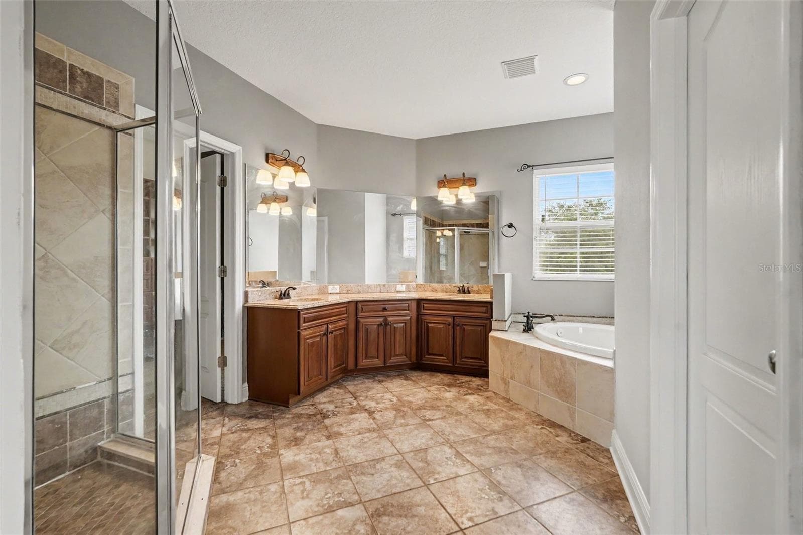 Single Family Residence at 2605 RED FERN DR, DOVER, photo 17 of 32