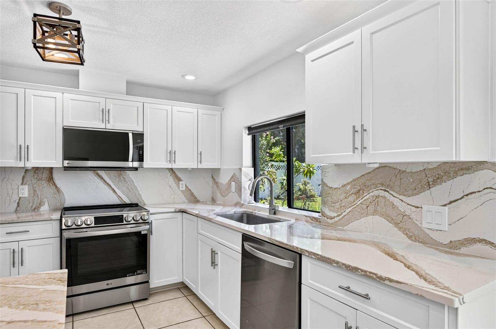 Luxury Counters and Backsplash - 114 12TH ST, BELLEAIR BEACH