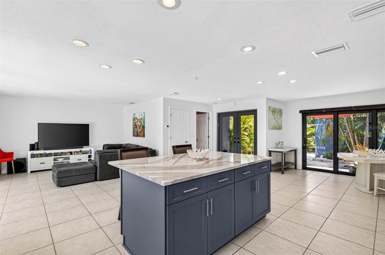 Island for Entertaining - 114 12TH ST, BELLEAIR BEACH