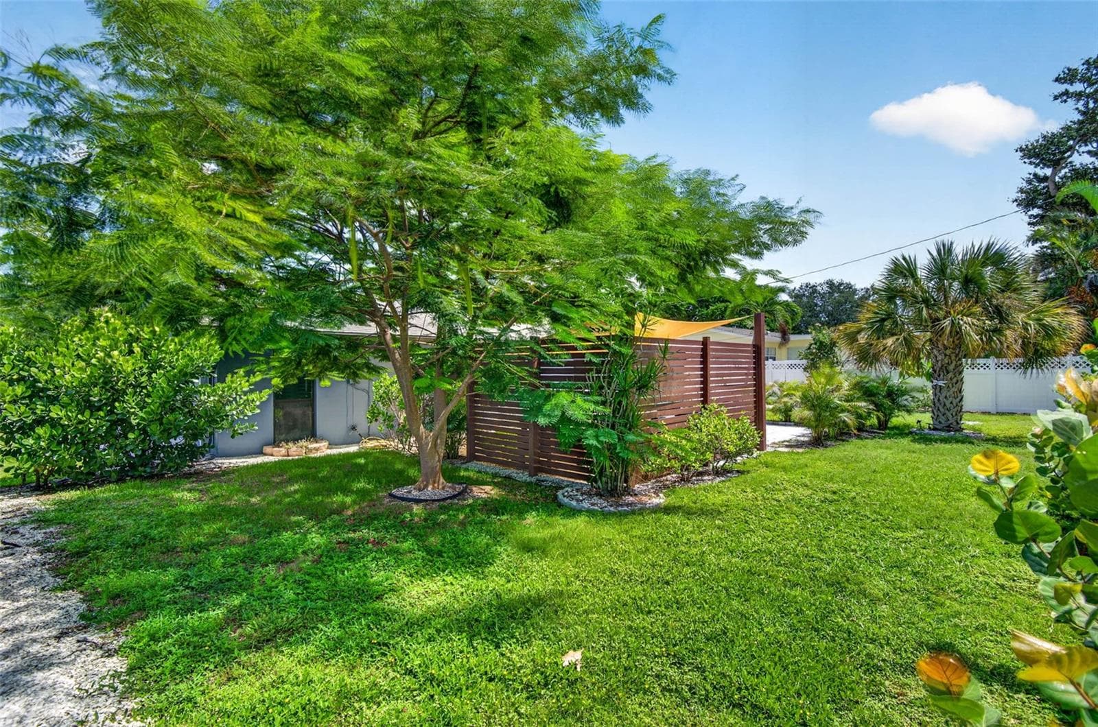 )versizes Backyard - 114 12TH ST, BELLEAIR BEACH