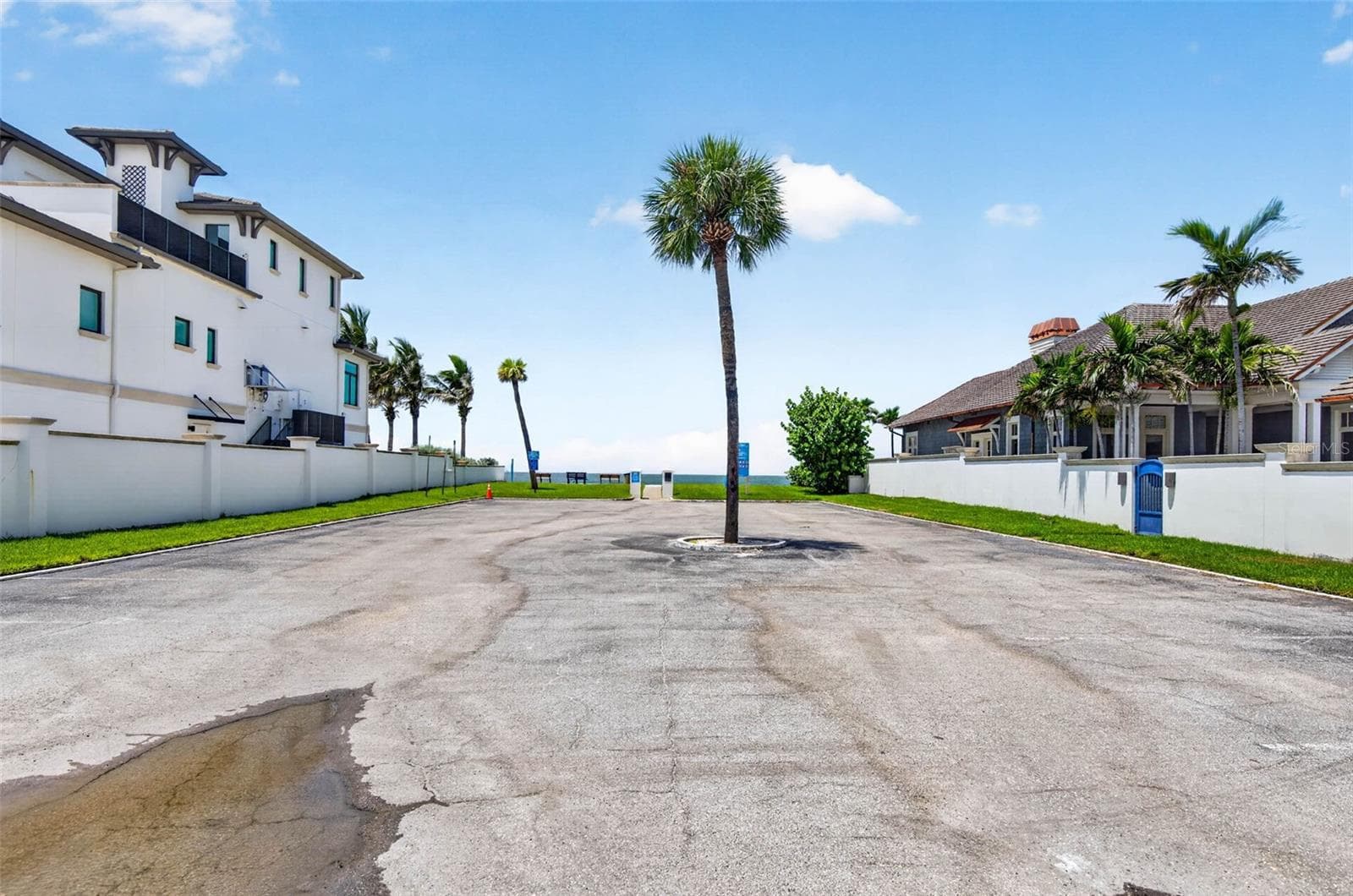 Beach Parking Area for Residents - 114 12TH ST, BELLEAIR BEACH