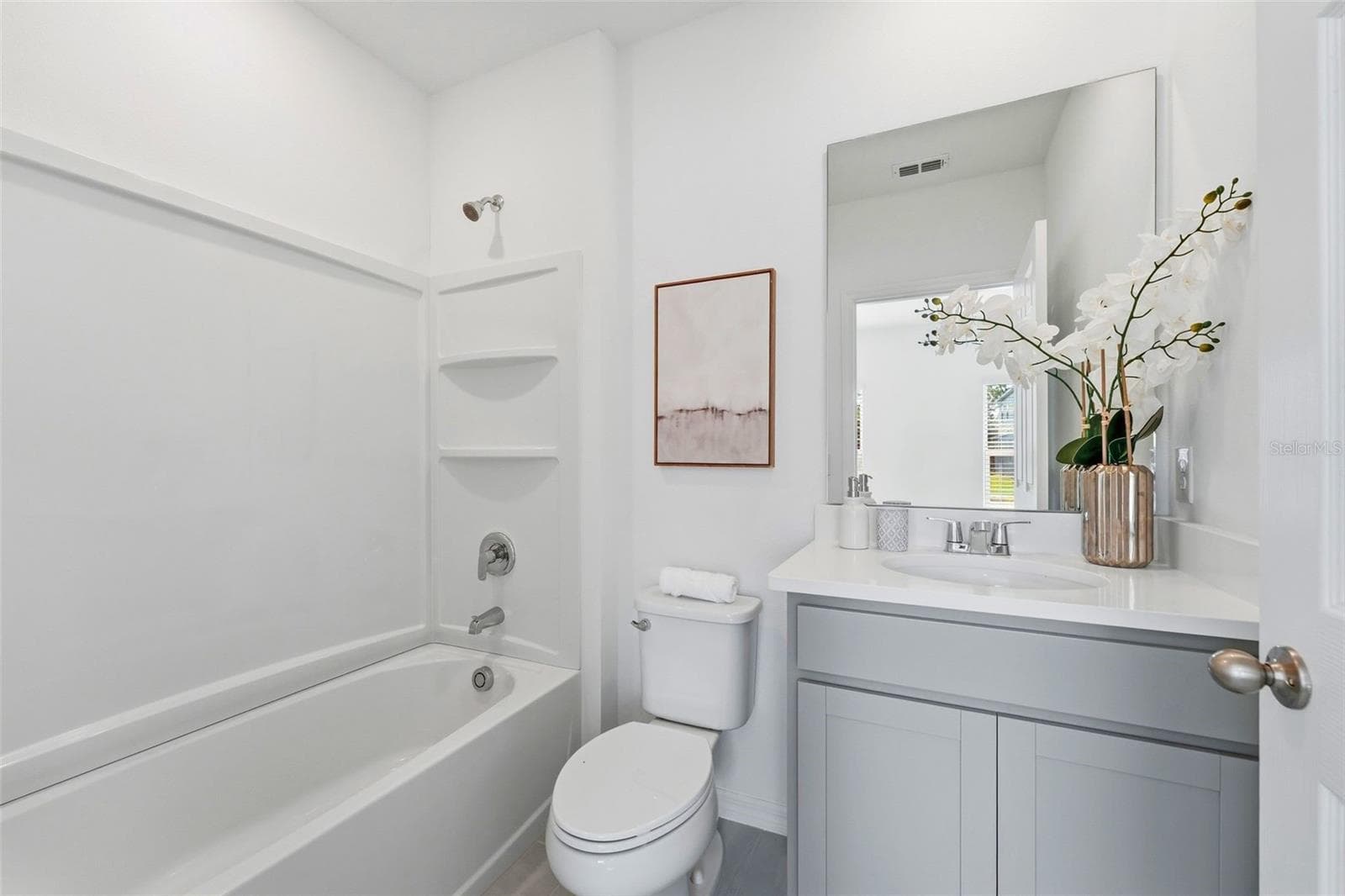Guest Bath - 748 FARFIELDS ST, DELAND