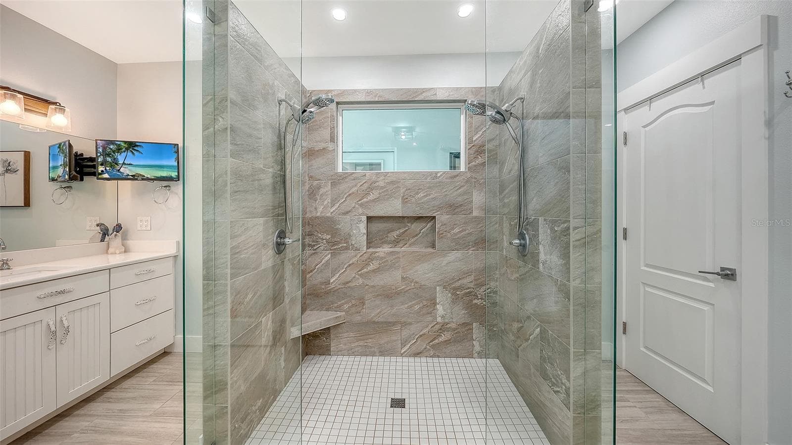 Dual Vanities - 3606 PALONIA CT, SARASOTA
