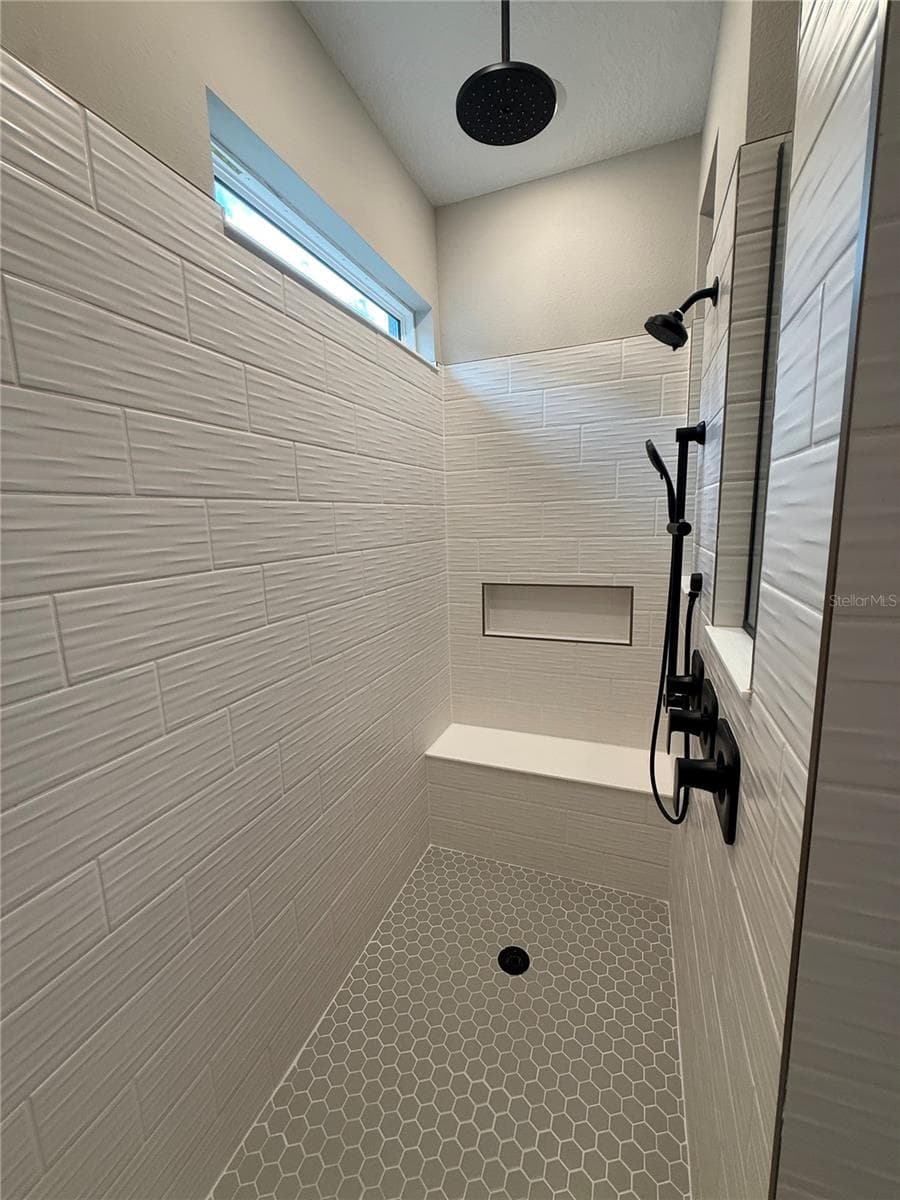 Primary large shower - 15363 WILLOW RIDGE DR, MONTVERDE