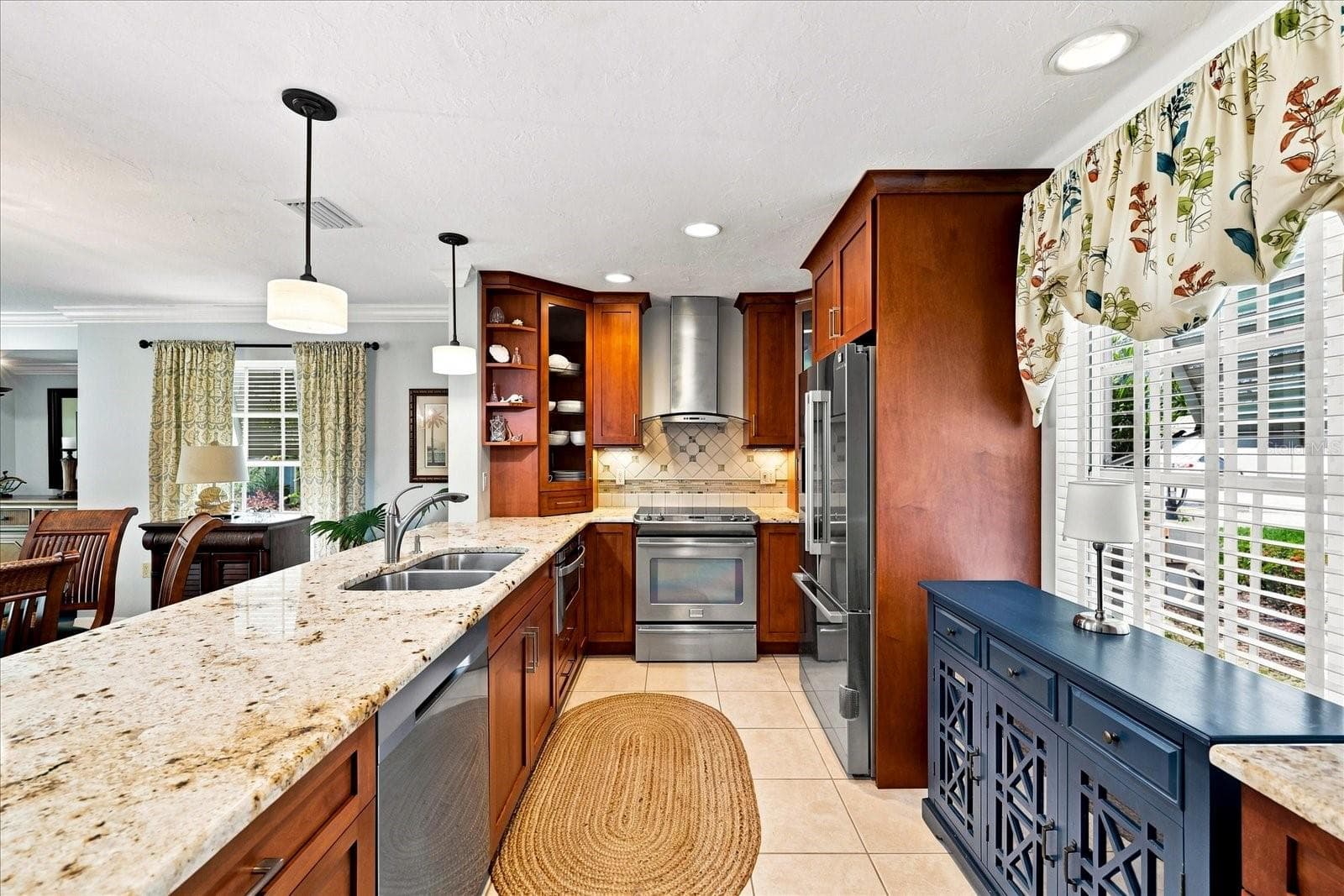 Striking kitchen finishes! Granite countertops, richly appointed cabinetry offering display shelving. Detailed tiled backsplash. Convenient drawer microwave! - 3252 RINGWOOD MDW #81, SARASOTA