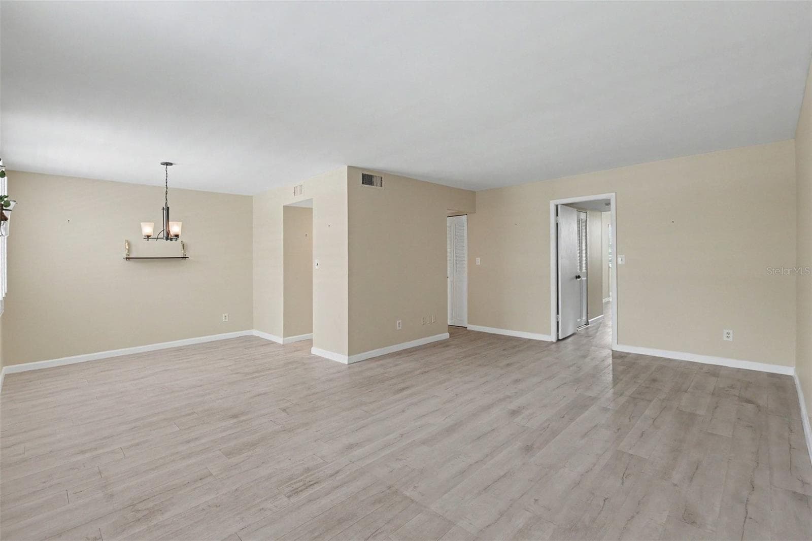 Open Floor plan, Living and Dining Space - 4720 LOCUST ST NE #206, ST PETERSBURG