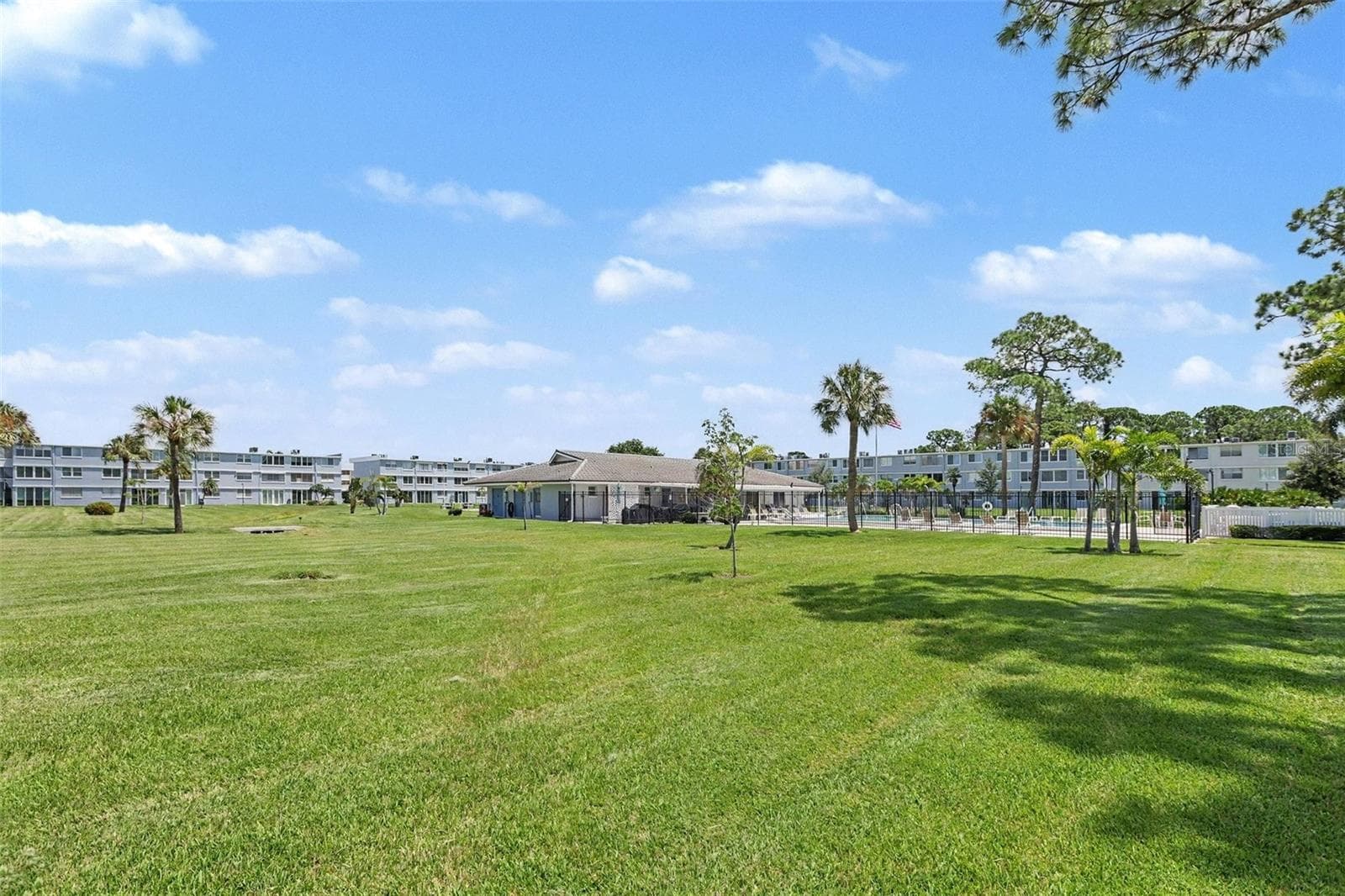 Condominium at 4720 LOCUST ST NE #206, ST PETERSBURG, photo 23 of 34