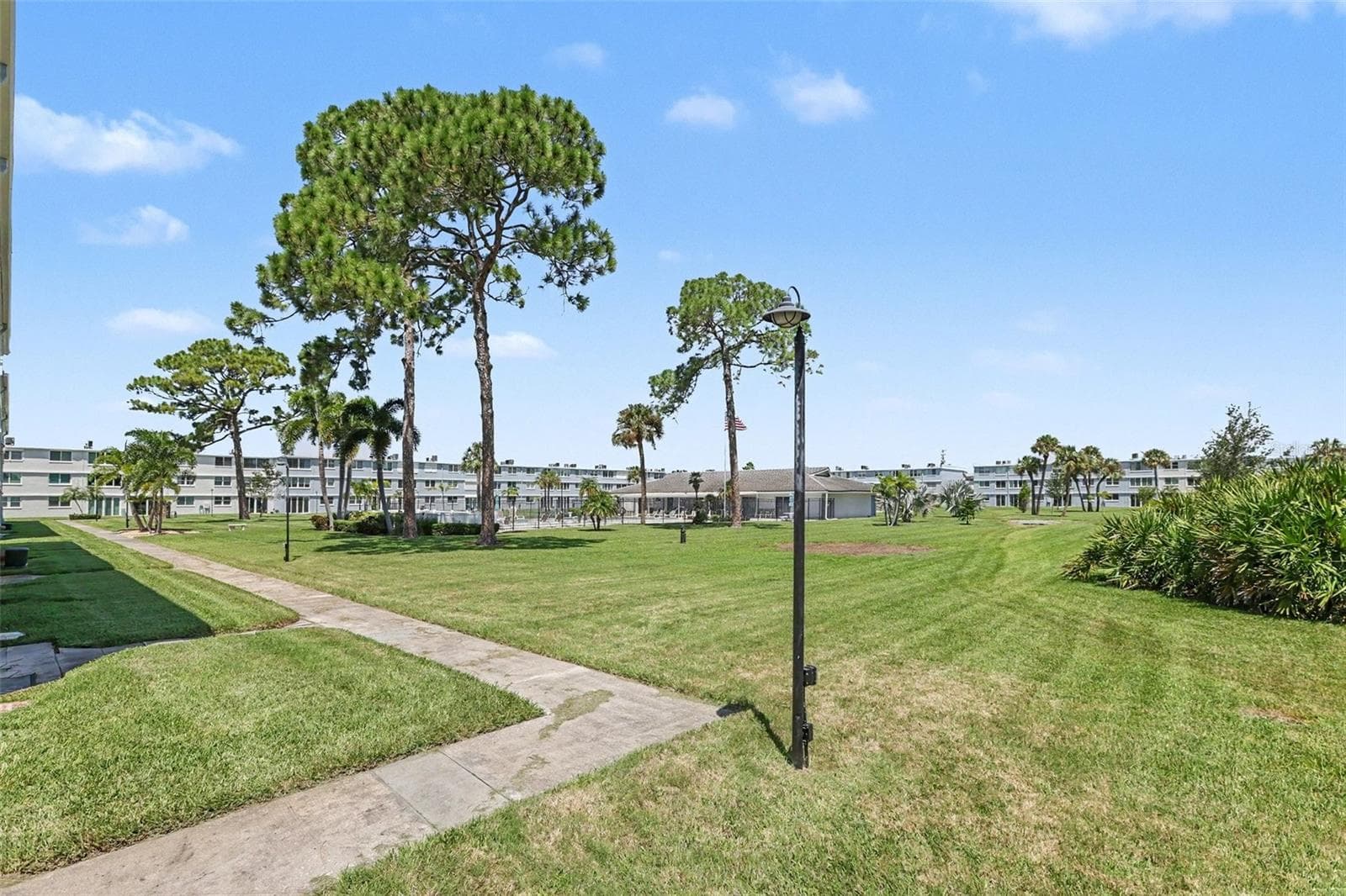Condominium at 4720 LOCUST ST NE #206, ST PETERSBURG, photo 24 of 34