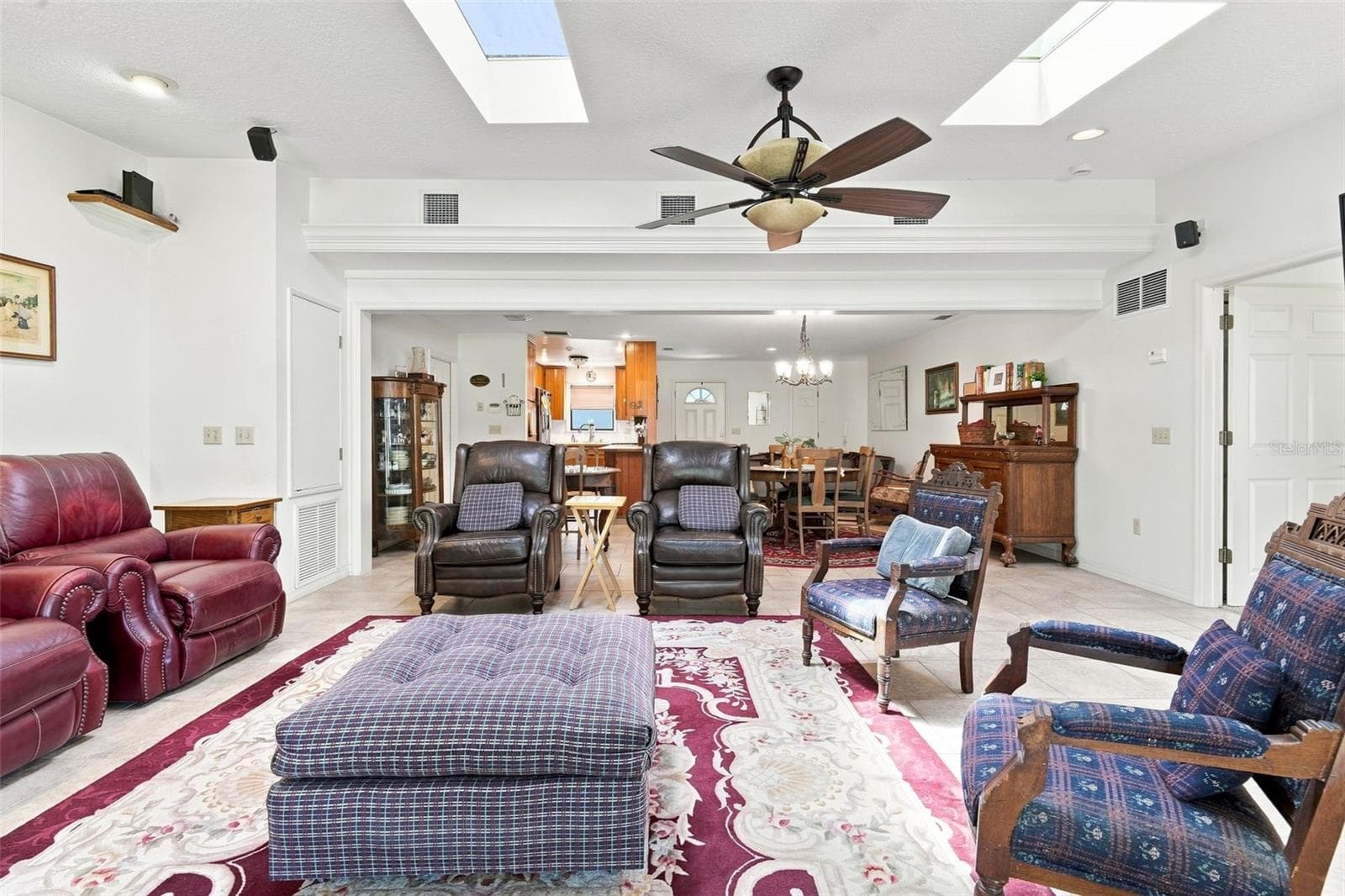 LIVING ROOM - 1555 ROWE LN, DELAND