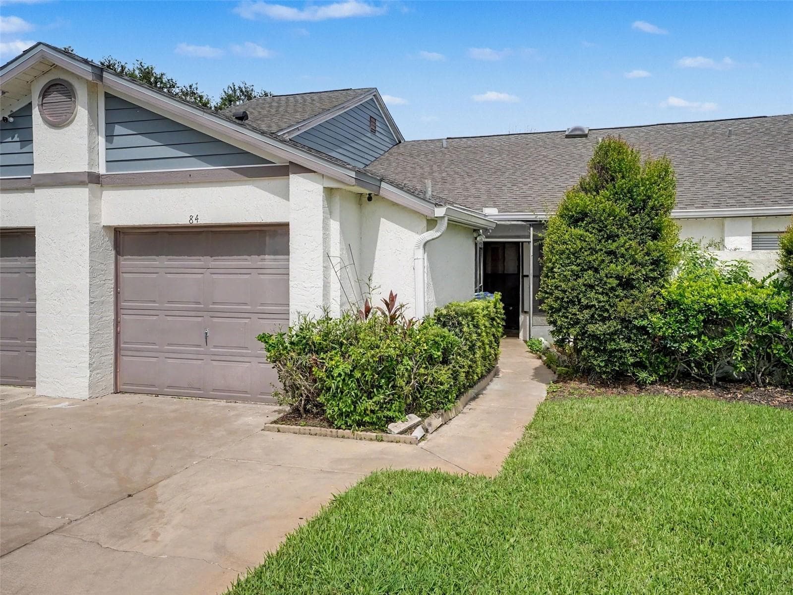 84 LAKEPOINTE CIR