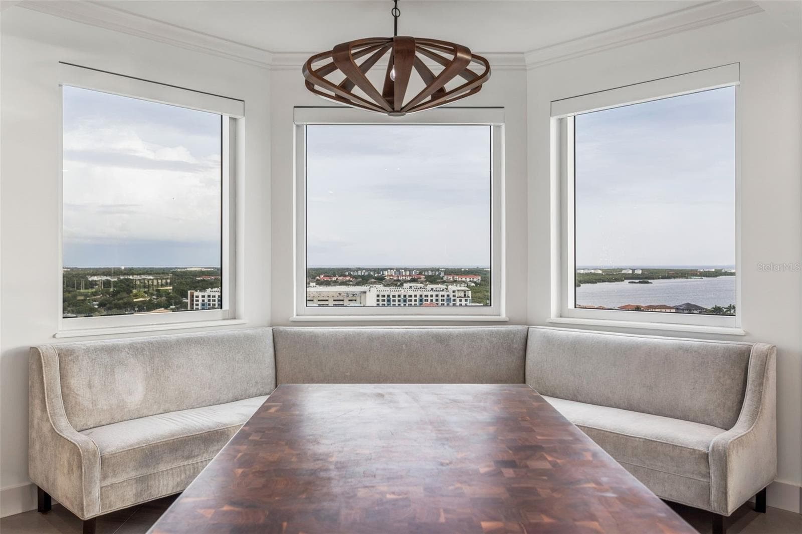 Custom Built-In Sofa - 5823 BOWEN DANIEL DR #1501, TAMPA