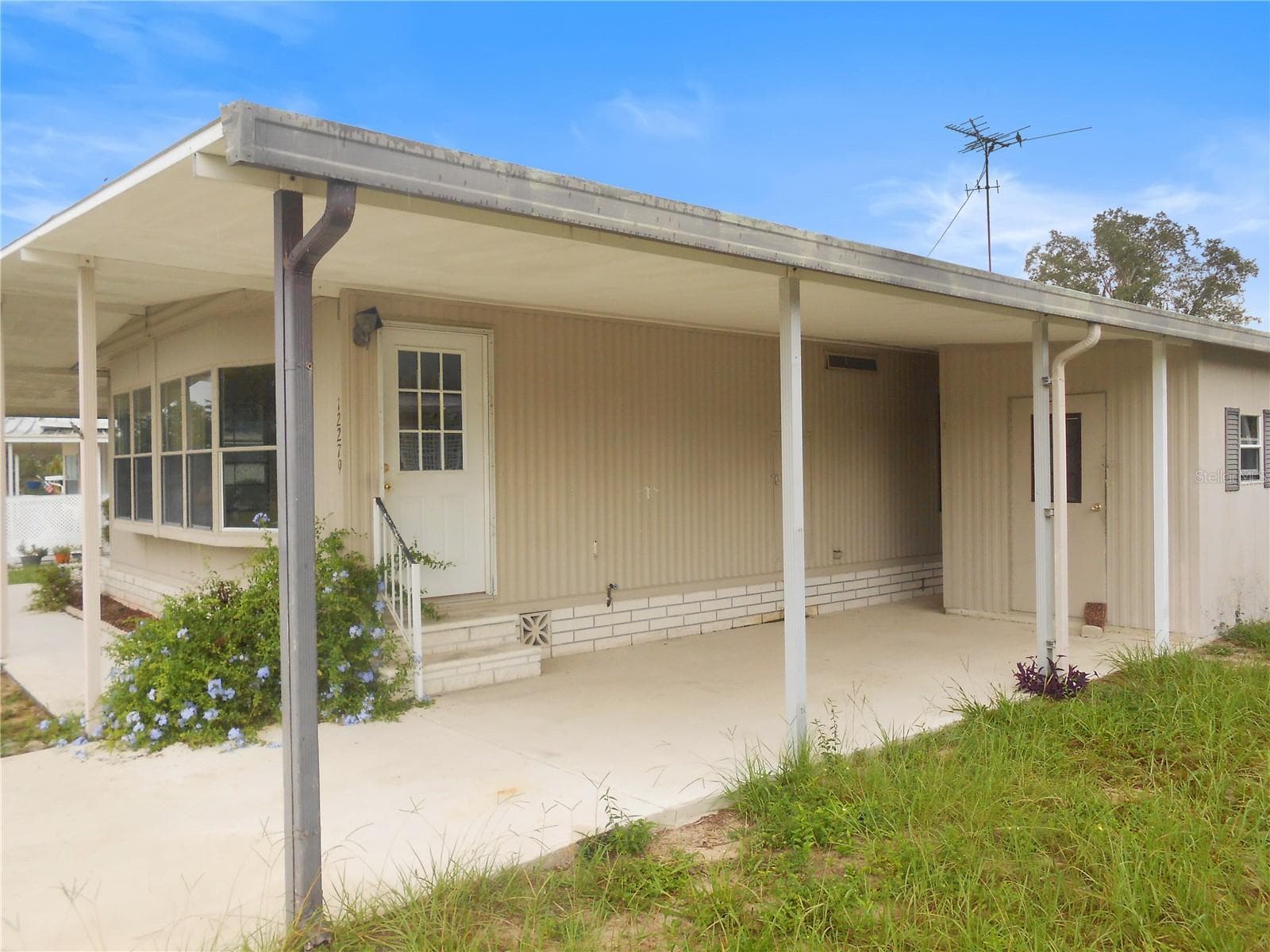 Manufactured Home at 12279 OBRIEN AVE, BROOKSVILLE, photo 2 of 24