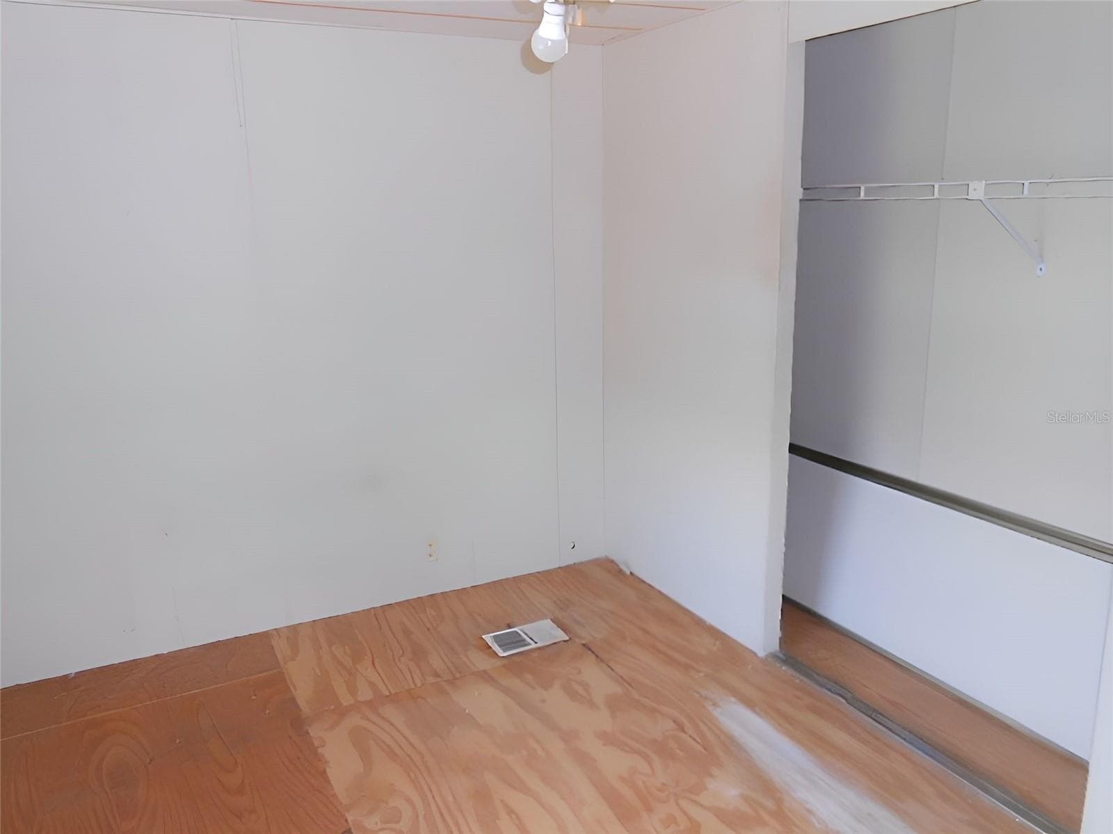 Manufactured Home at 12279 OBRIEN AVE, BROOKSVILLE, photo 4 of 24