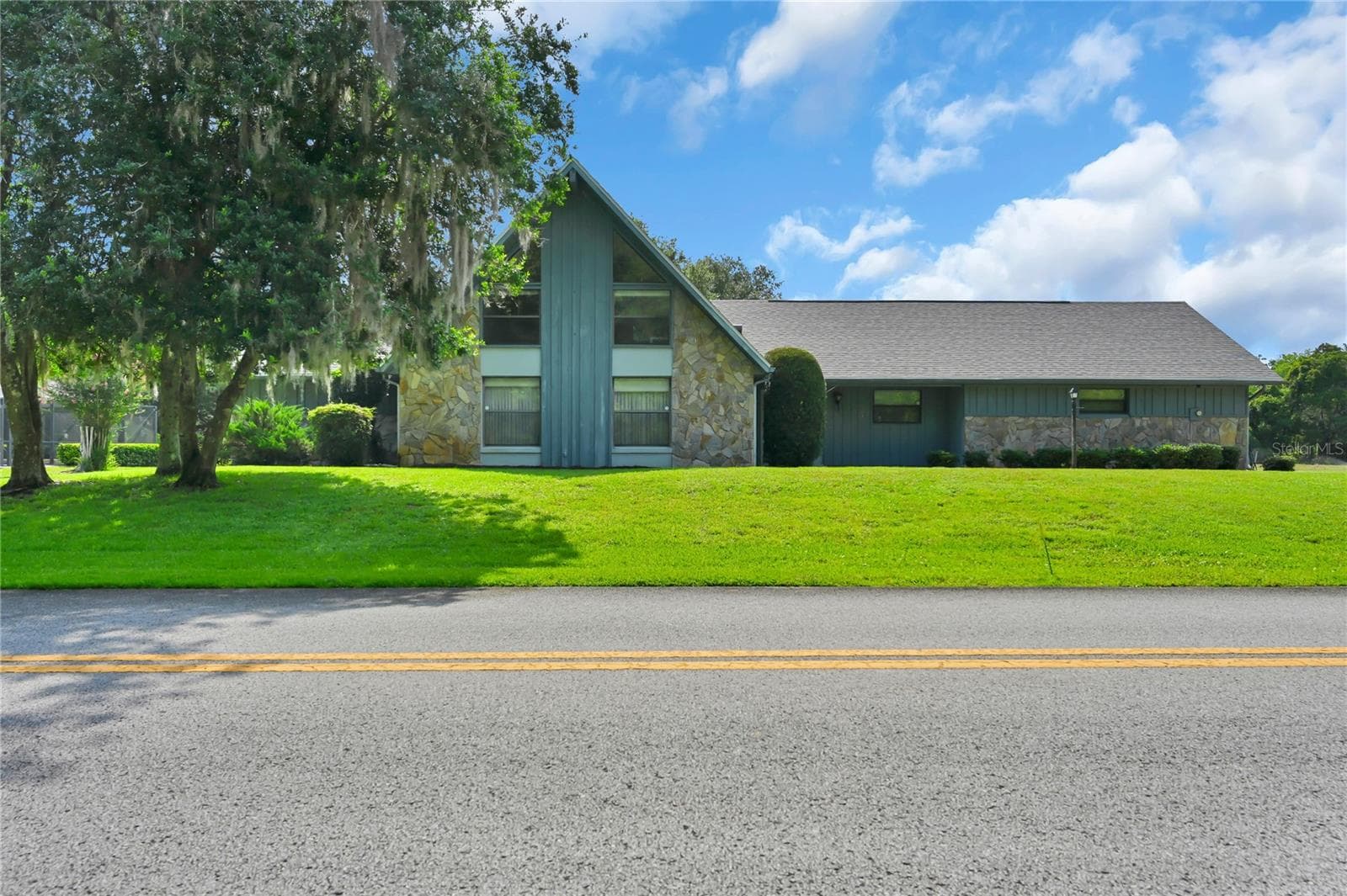 821 N GOLF COURSE DR