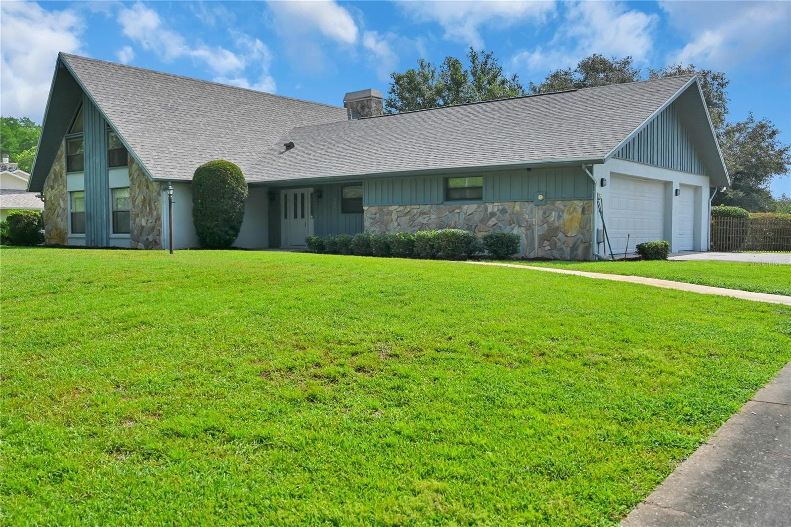 S side of House - 821 N GOLF COURSE DR, CRYSTAL RIVER