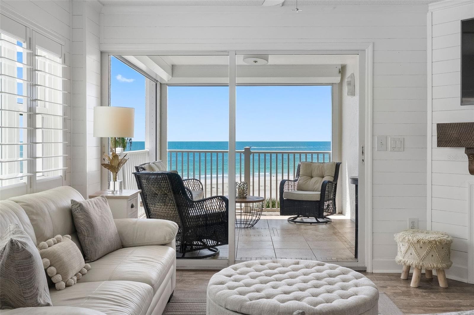 Corner location with abundant light - 17980 GULF BLVD #401, REDINGTON SHORES