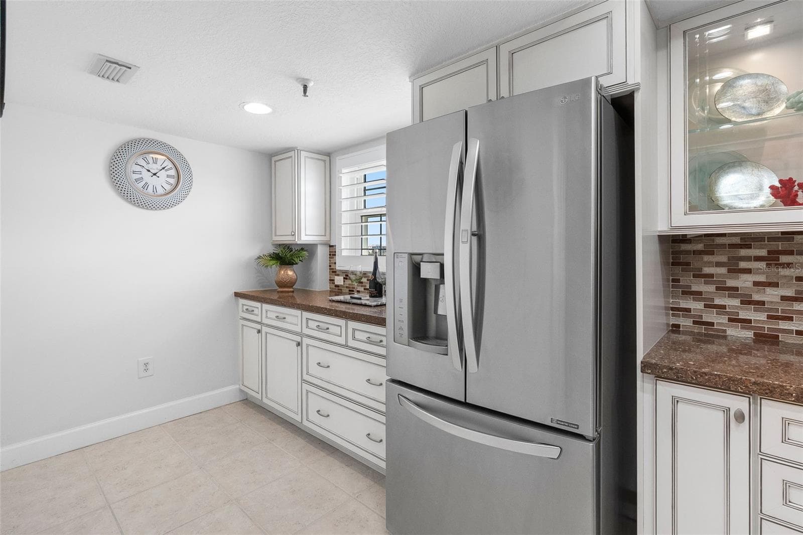 Custom cabinetry and stainless appliances - 17980 GULF BLVD #401, REDINGTON SHORES
