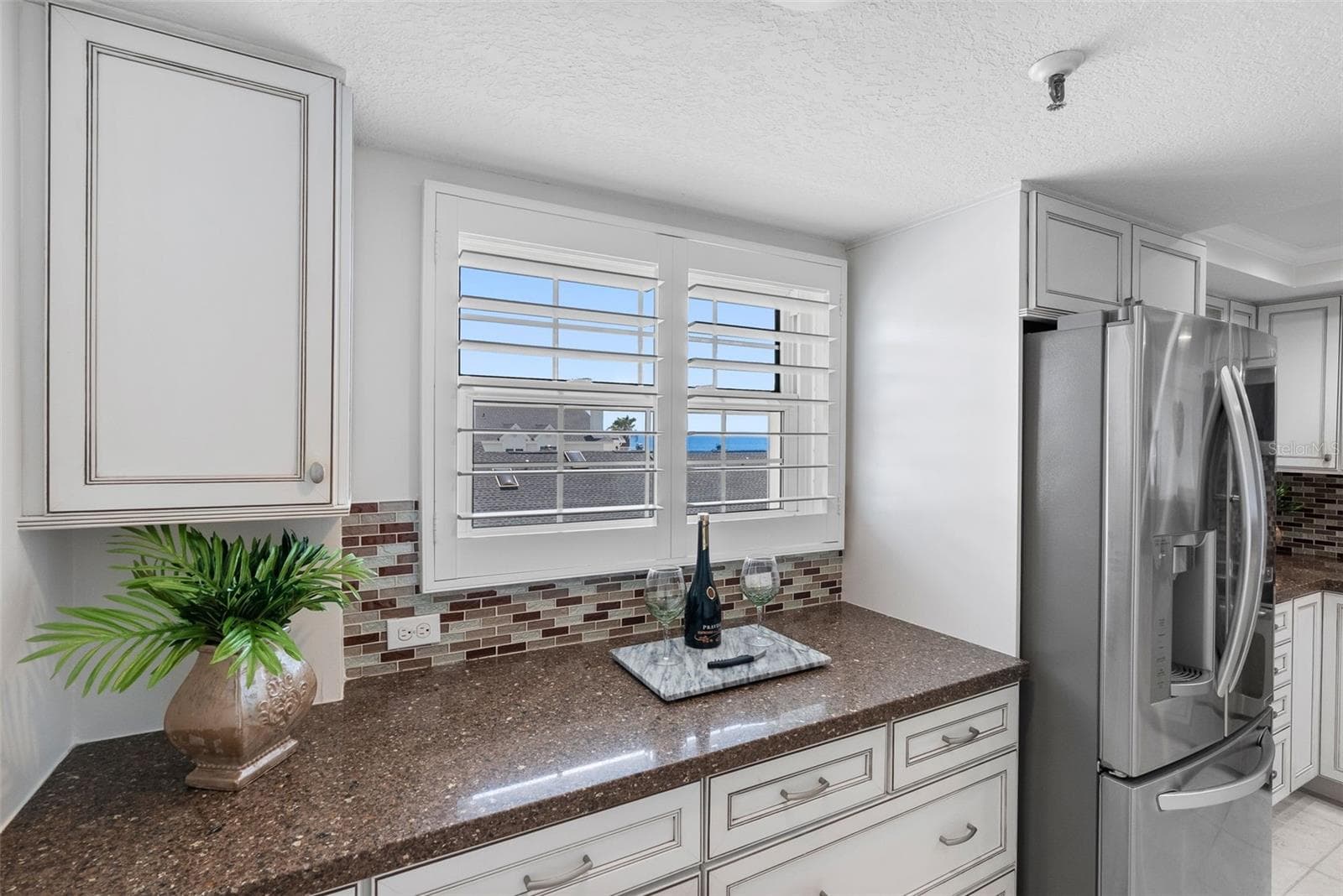 Kitchen with south views - 17980 GULF BLVD #401, REDINGTON SHORES