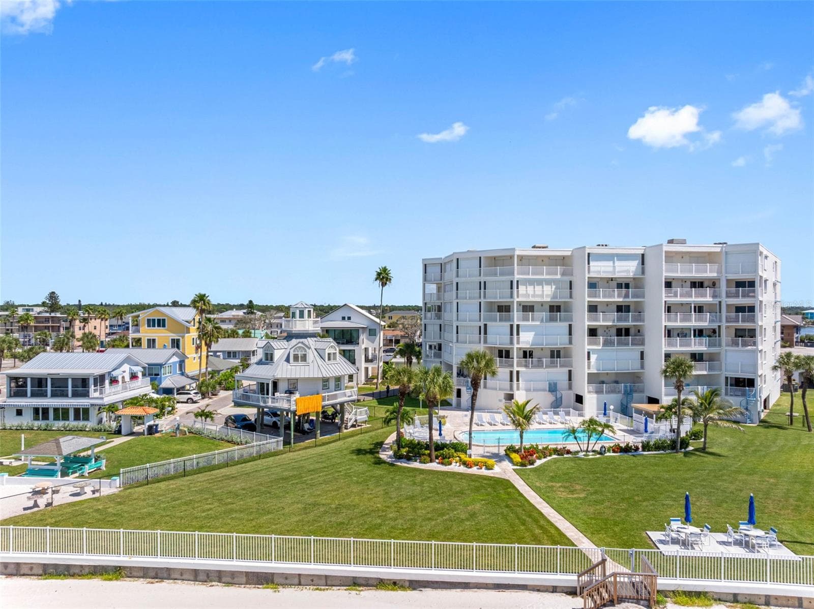 They don't make them like this anymore! - 17980 GULF BLVD #401, REDINGTON SHORES