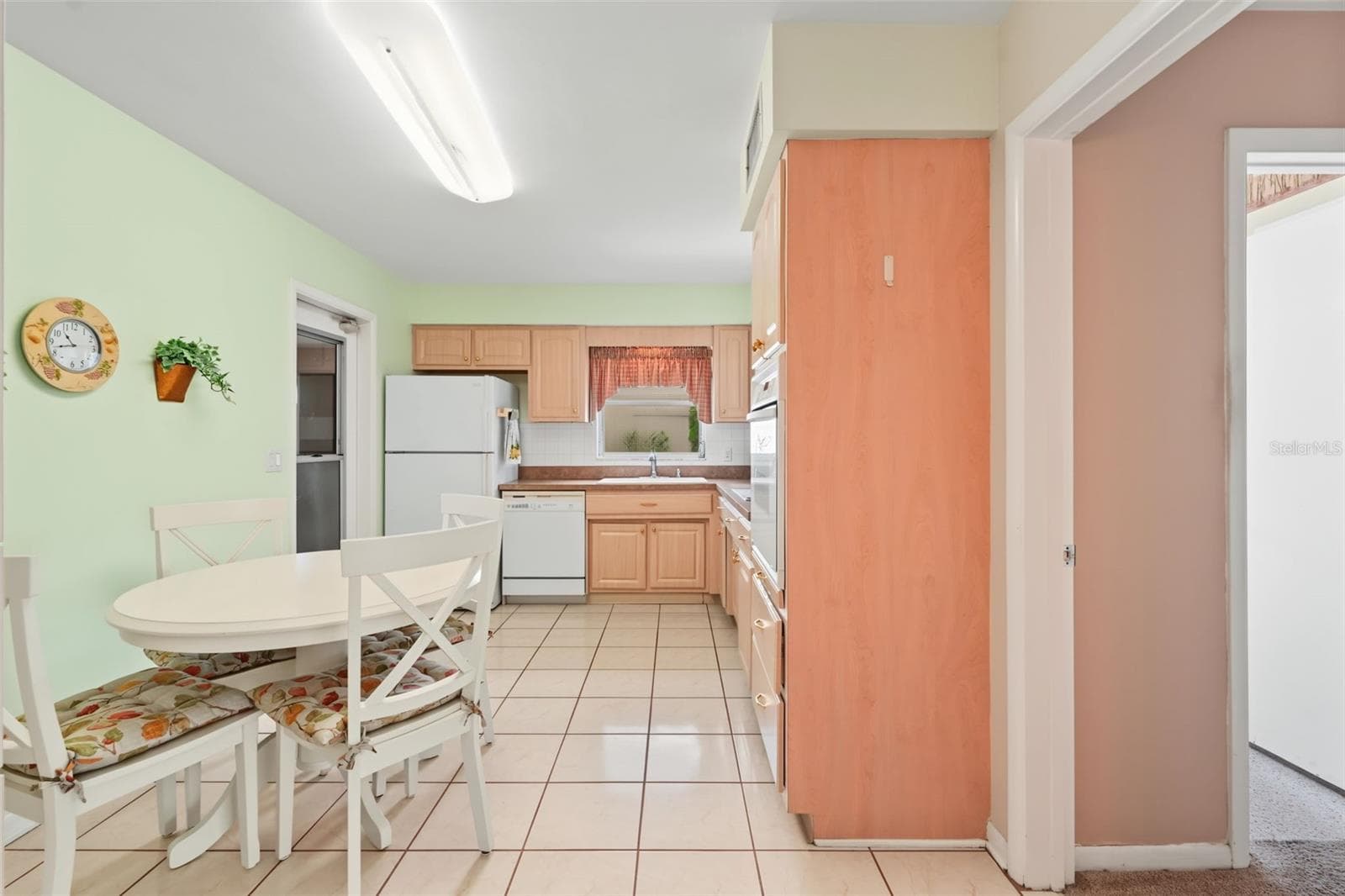 Nice size kitchen with an eat in area. - 981 STEPHEN FOSTER DR, LARGO