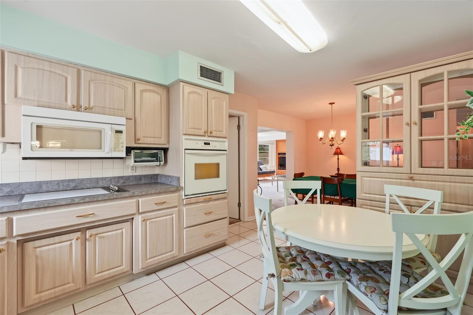 Built in china cabinet. - 981 STEPHEN FOSTER DR, LARGO