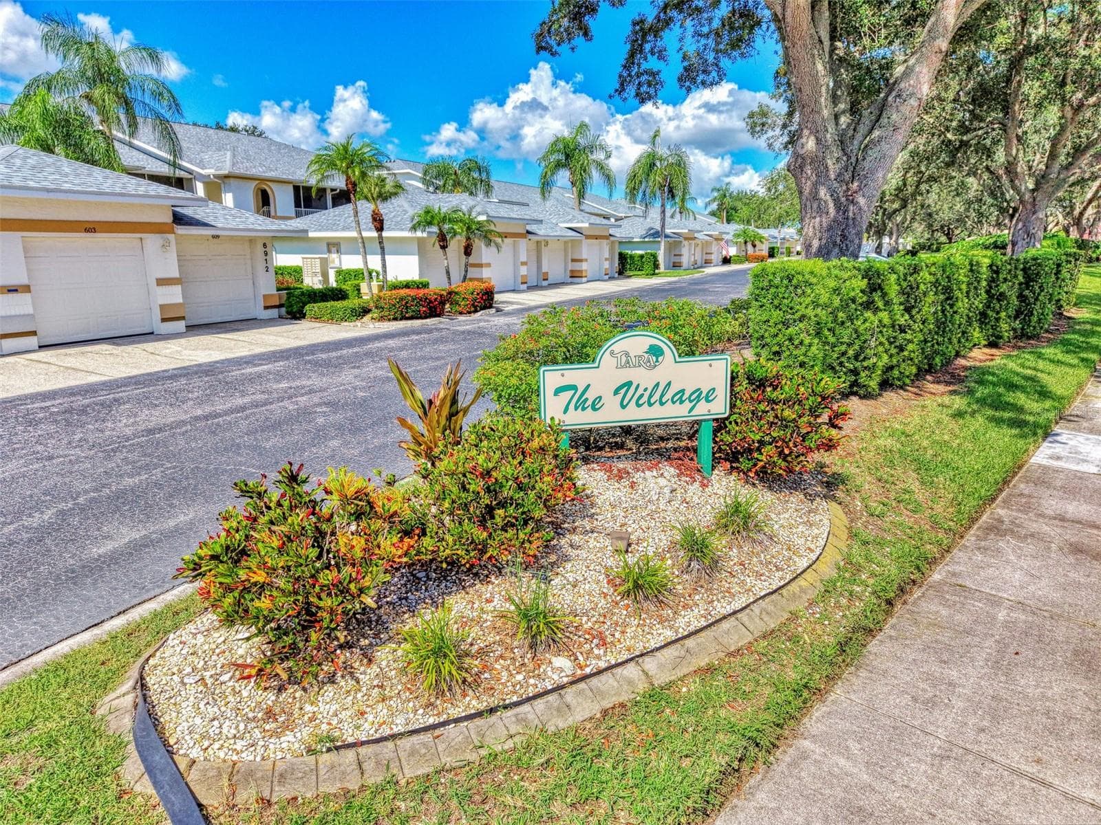 Condominium at 6904 DREWRYS BLF #807, BRADENTON, photo 7 of 45