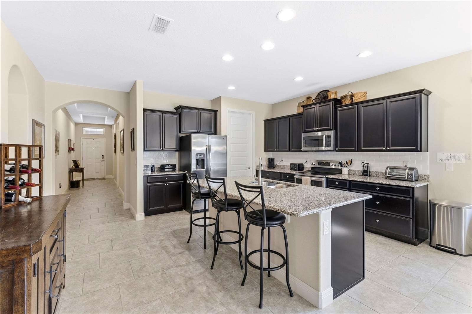 Single Family Residence at 8711 EDEN COVE DR, WINTER GARDEN, photo 2 of 37