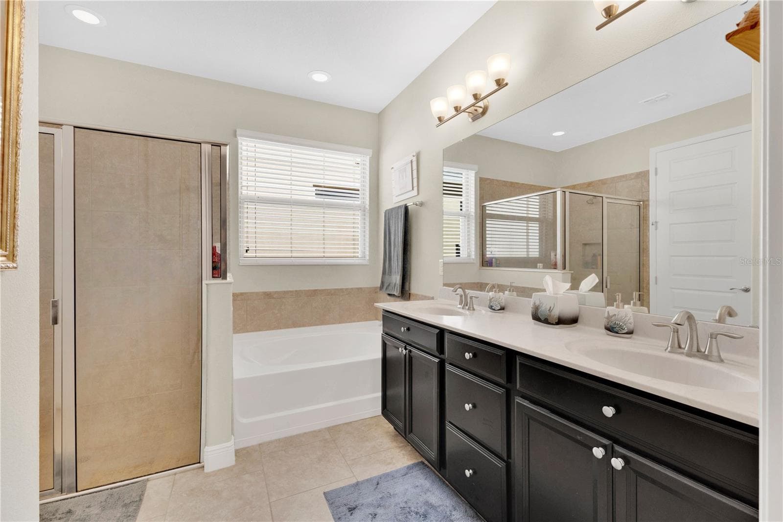 Single Family Residence at 8711 EDEN COVE DR, WINTER GARDEN, photo 13 of 37