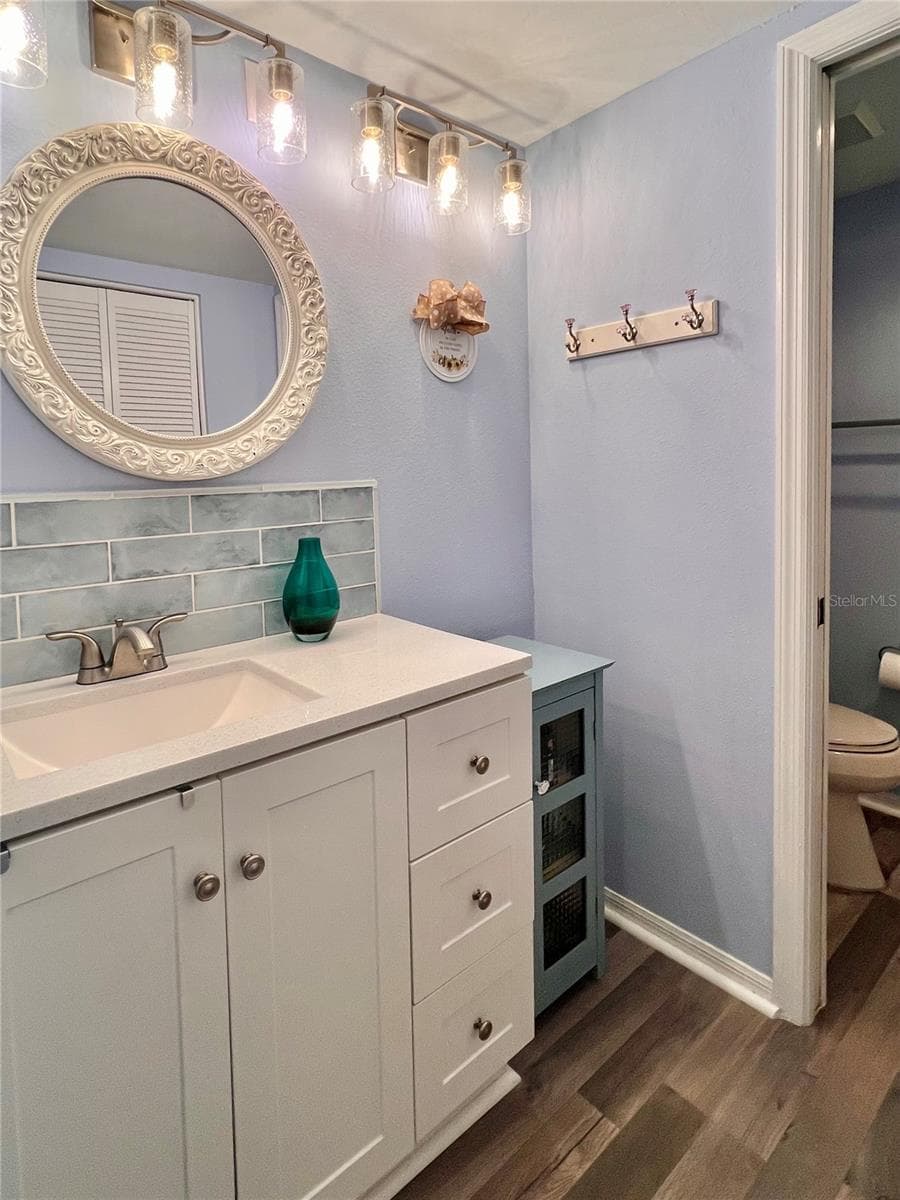 Redone bathroooms - 6501 STONE RIVER RD #104, BRADENTON