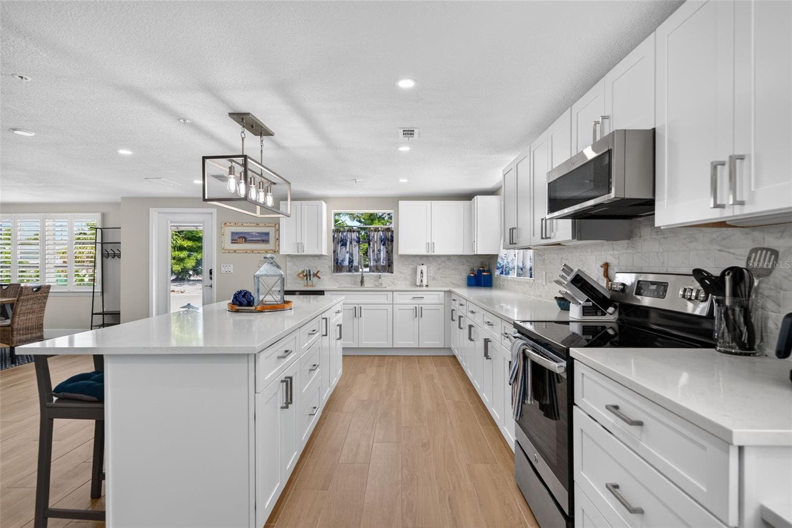 Single Family Residence at 401 63RD ST, HOLMES BEACH, photo 15 of 49
