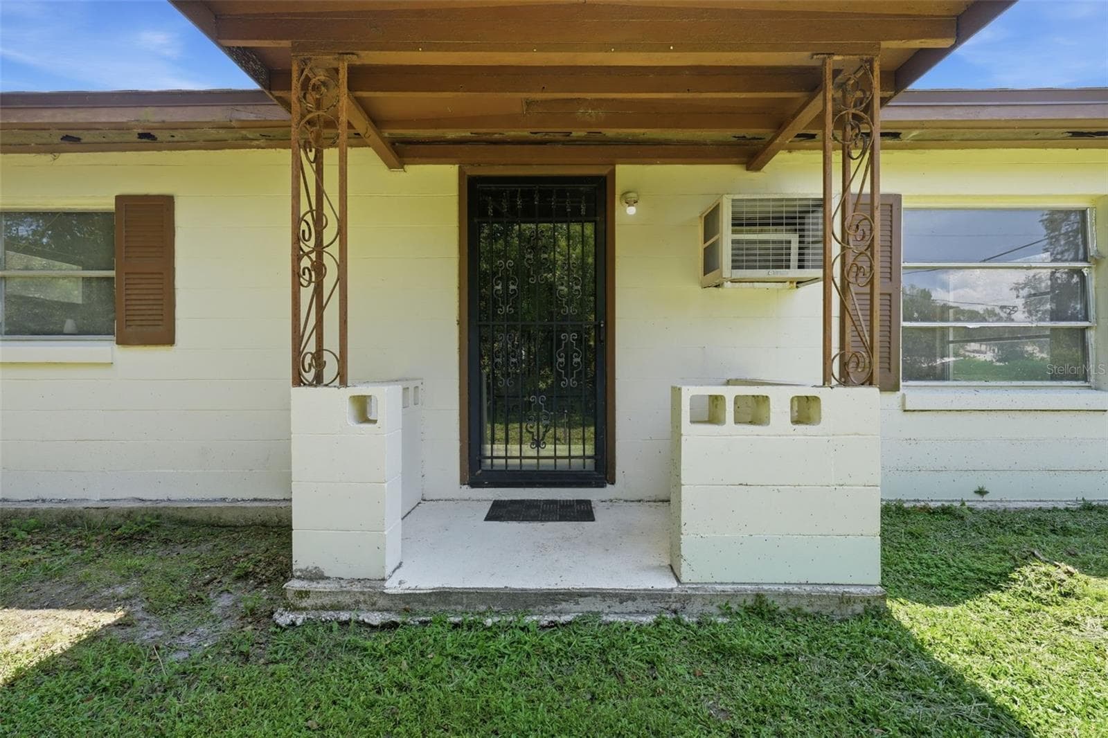 Single Family Residence at 45828 DEER ST, PAISLEY, photo 3 of 40