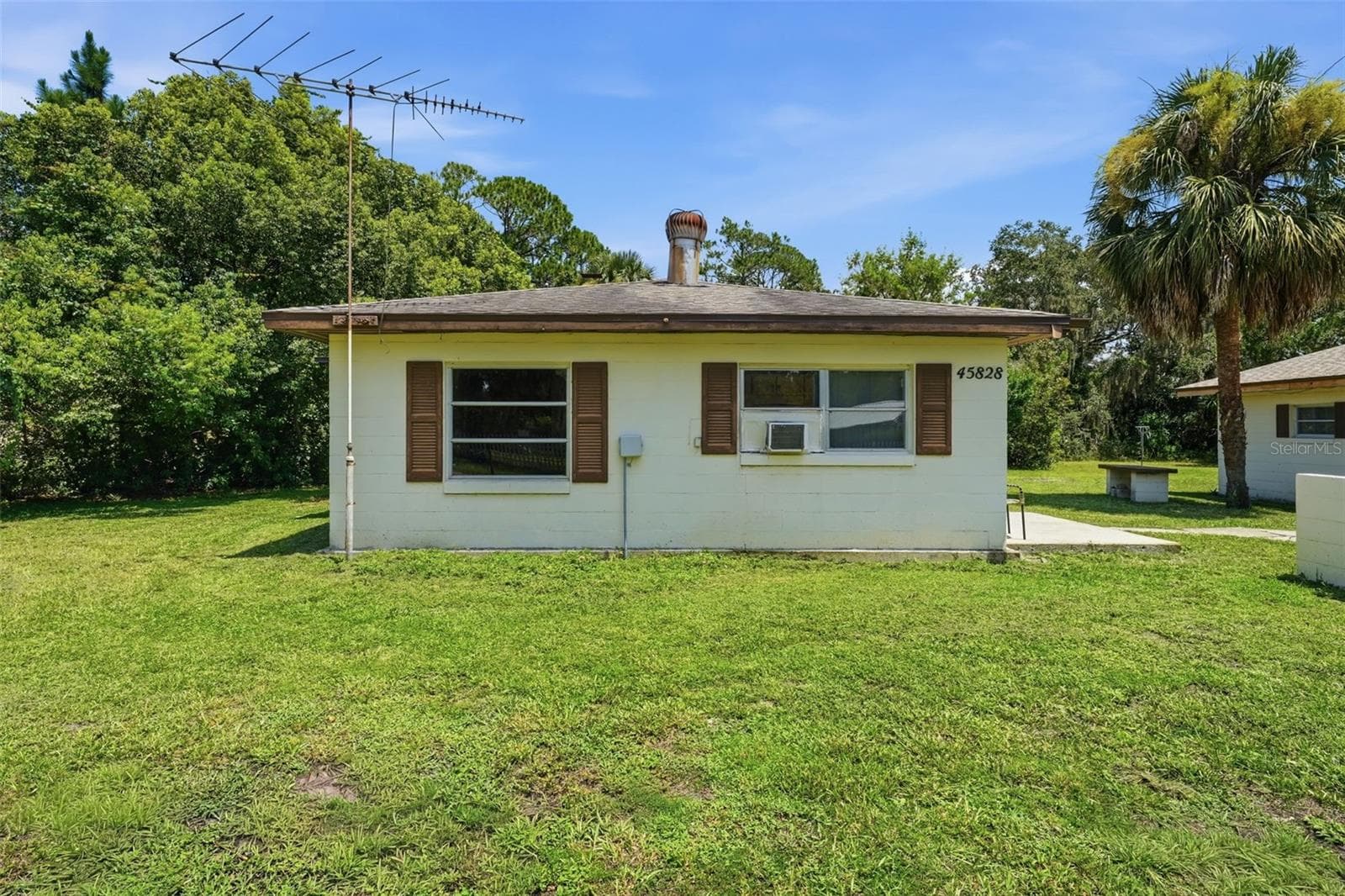 Single Family Residence at 45828 DEER ST, PAISLEY, photo 5 of 40