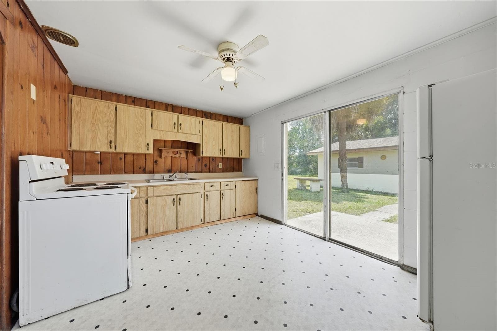 Single Family Residence at 45828 DEER ST, PAISLEY, photo 14 of 40