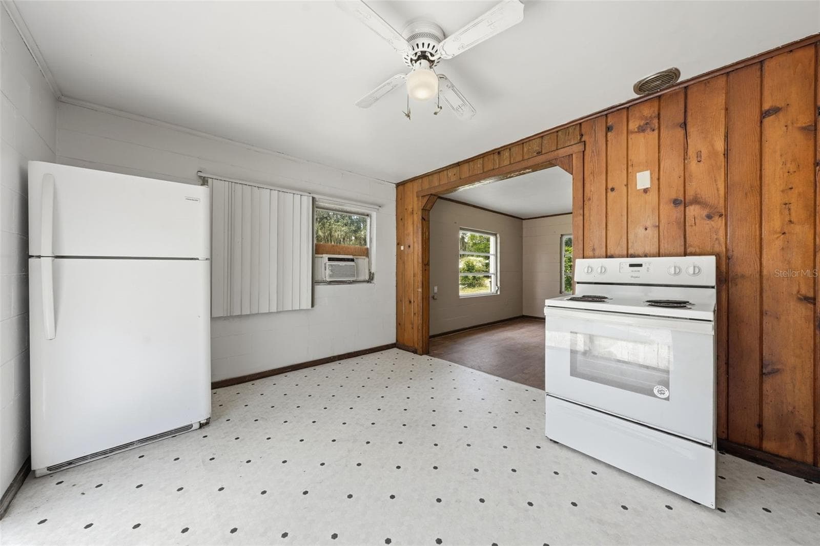 Single Family Residence at 45828 DEER ST, PAISLEY, photo 16 of 40