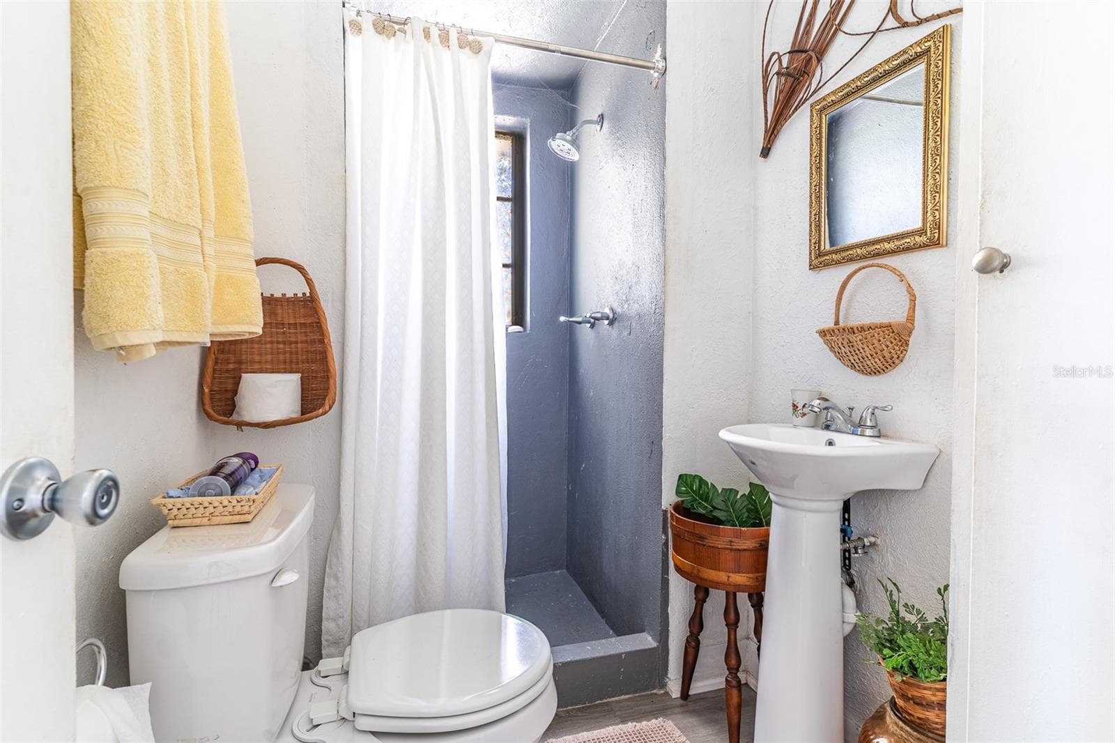 Guest House - 1120 S SCENIC HWY, LAKE WALES