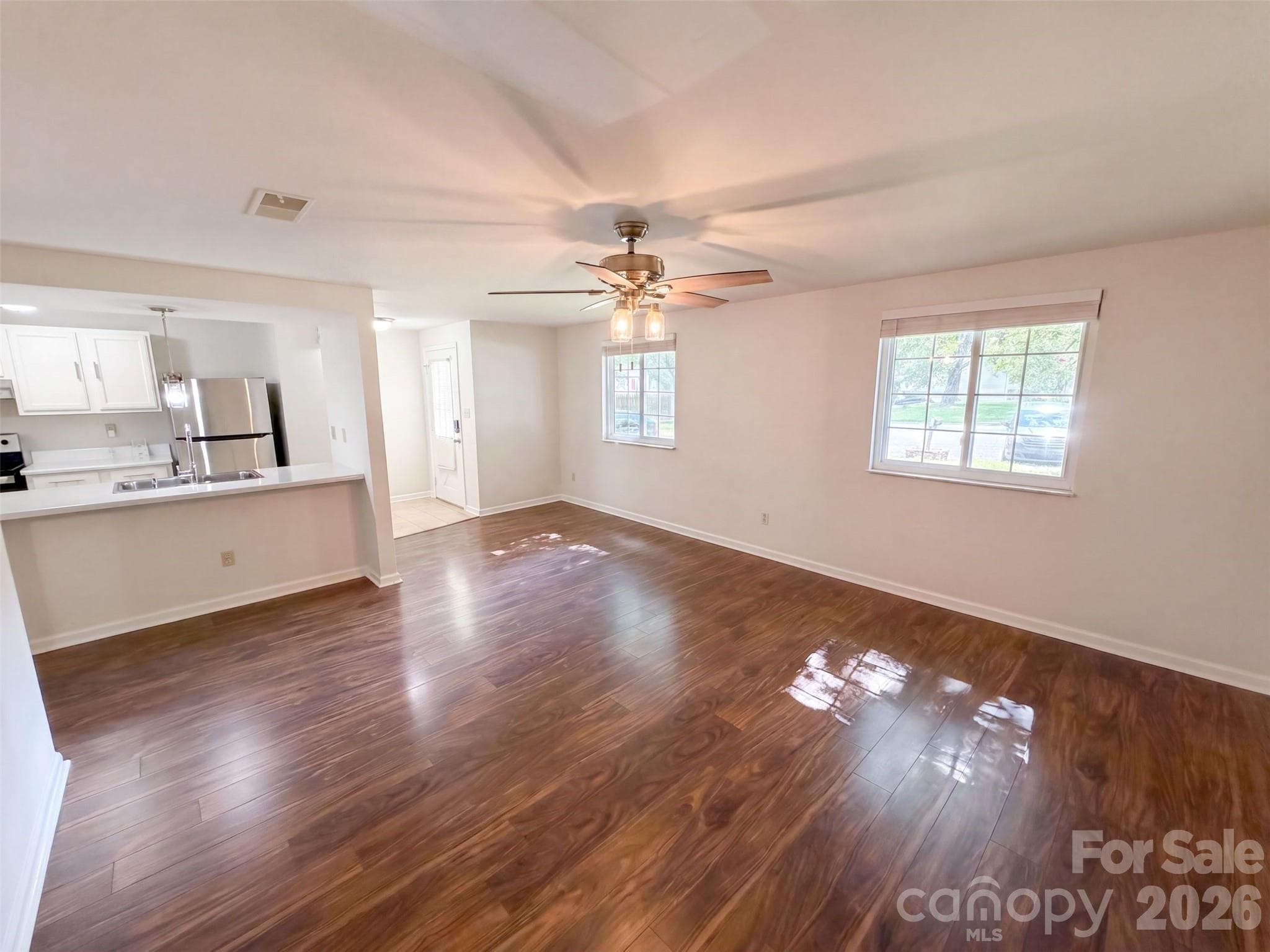 Single Family Residence at 3618 Gustar Court, Charlotte, photo 3 of 17