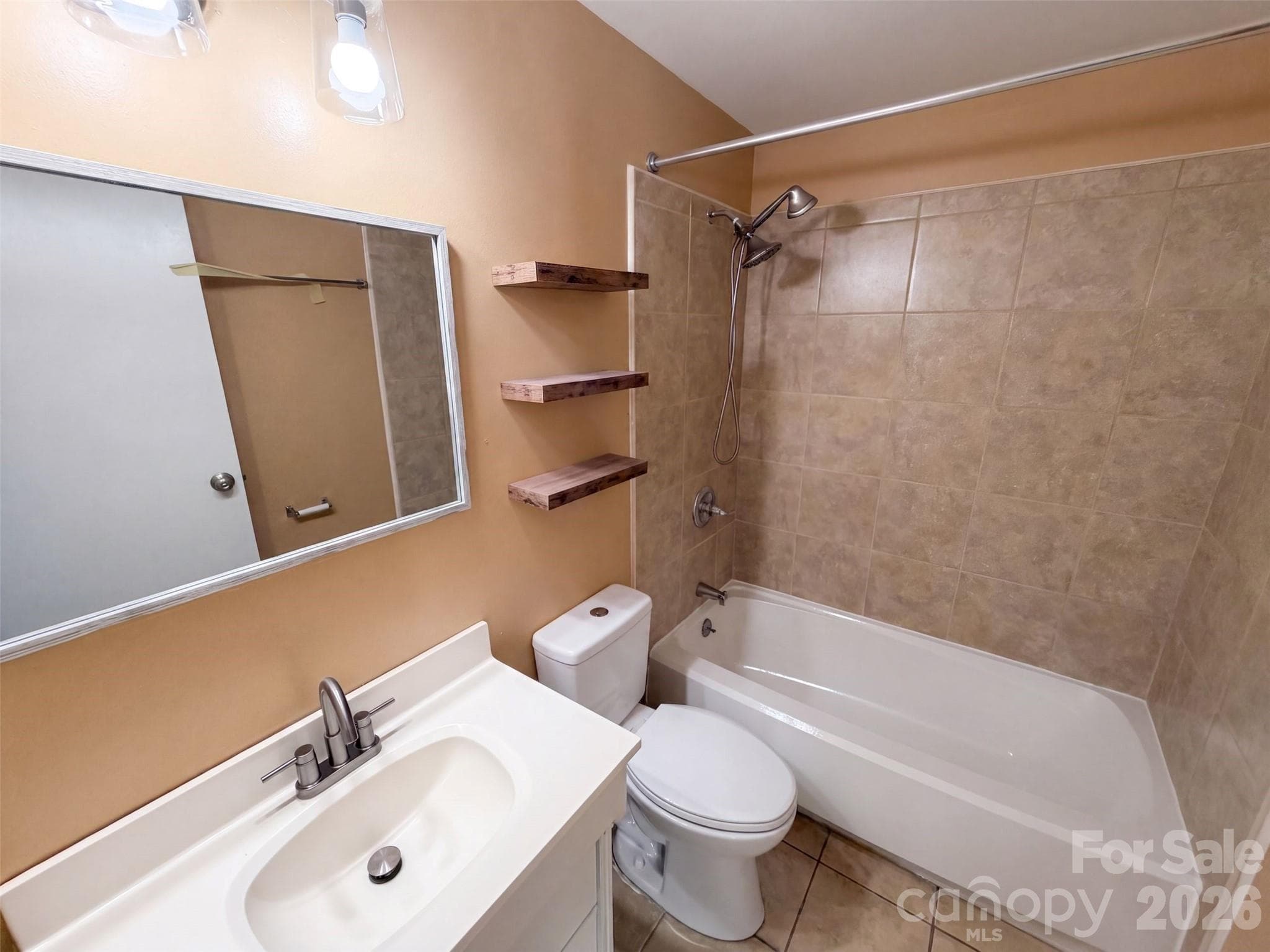 Single Family Residence at 3618 Gustar Court, Charlotte, photo 13 of 17