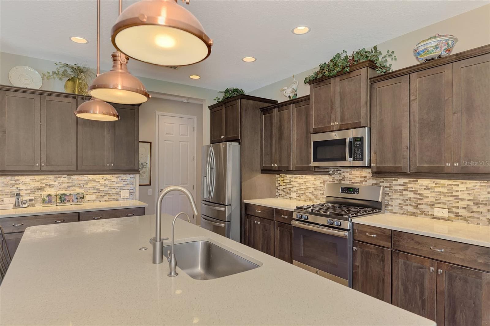 Single Family Residence at 708 ROSEMARY CIR, BRADENTON, photo 12 of 93