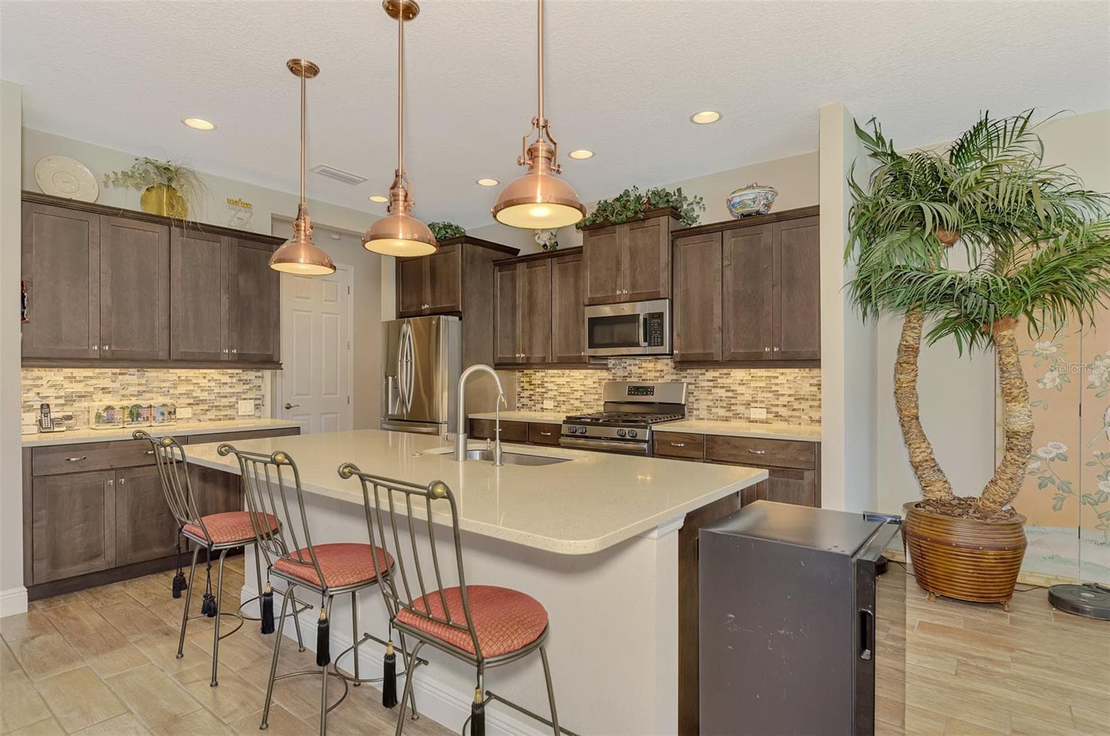 Single Family Residence at 708 ROSEMARY CIR, BRADENTON, photo 13 of 93